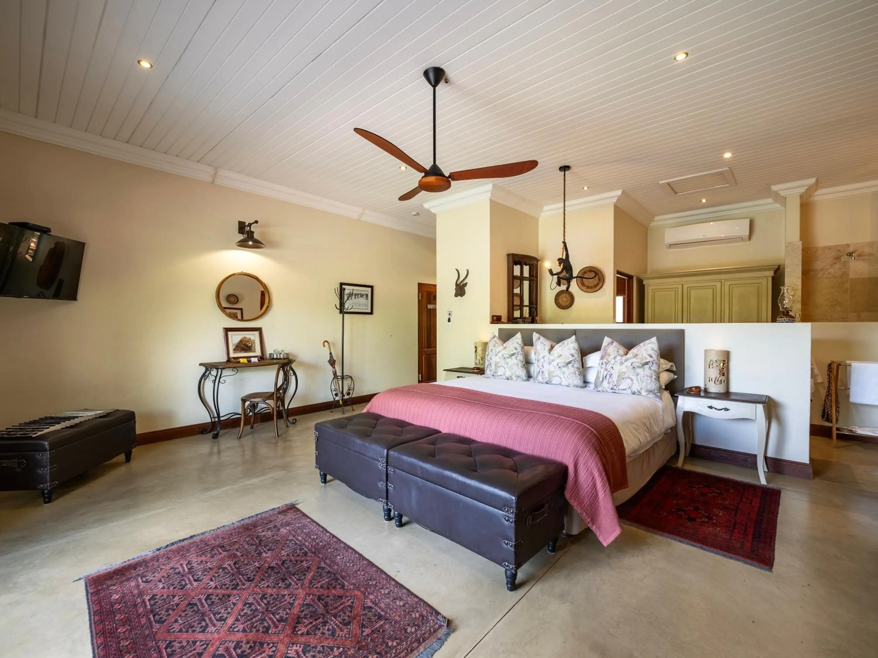 Bed in Kambaku River Lodge