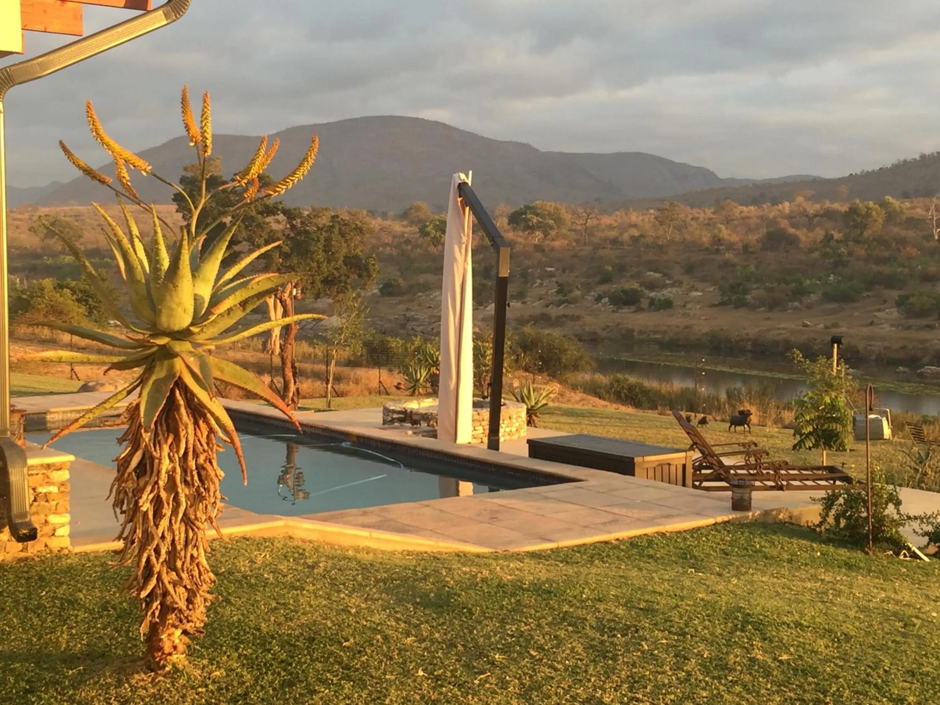 Mountain view in Kambaku River Lodge