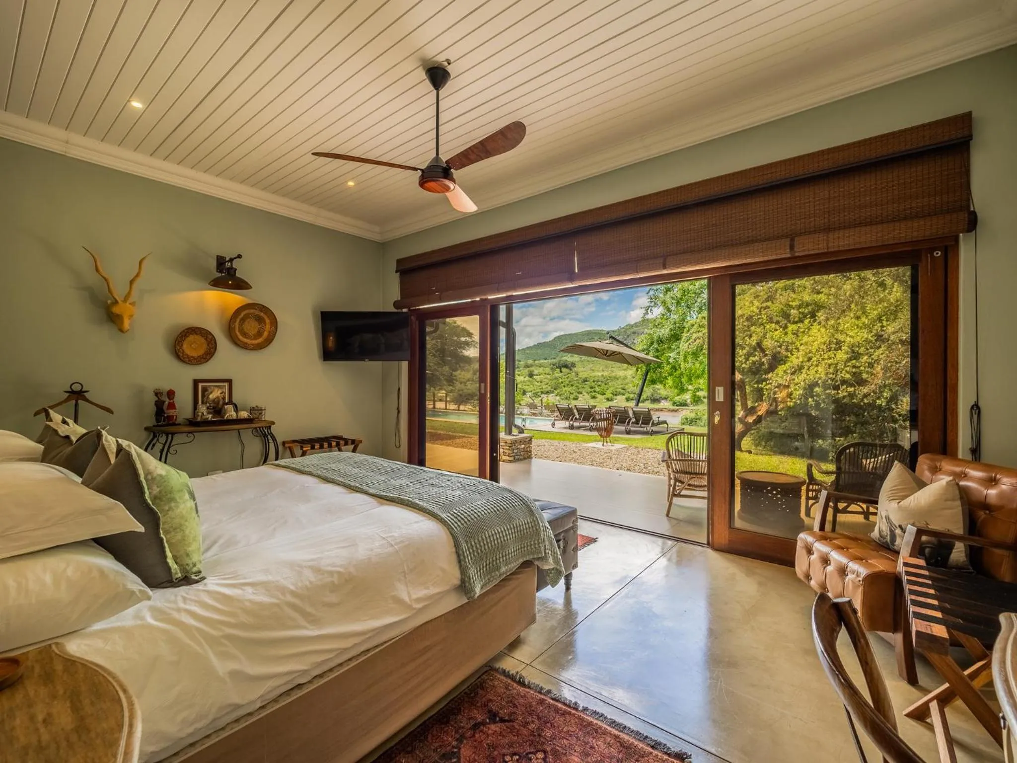 Bed in Kambaku River Lodge