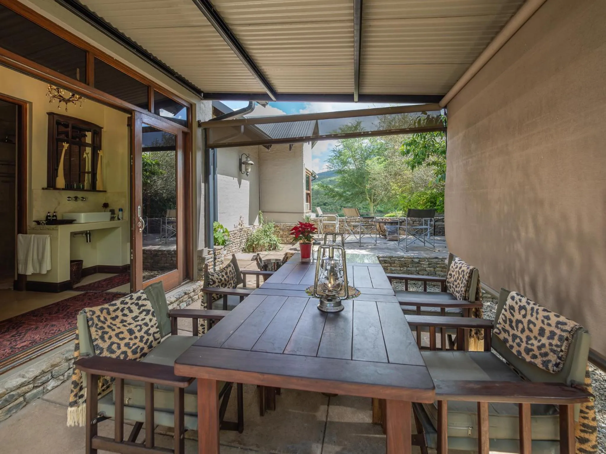 Dining area in Kambaku River Lodge