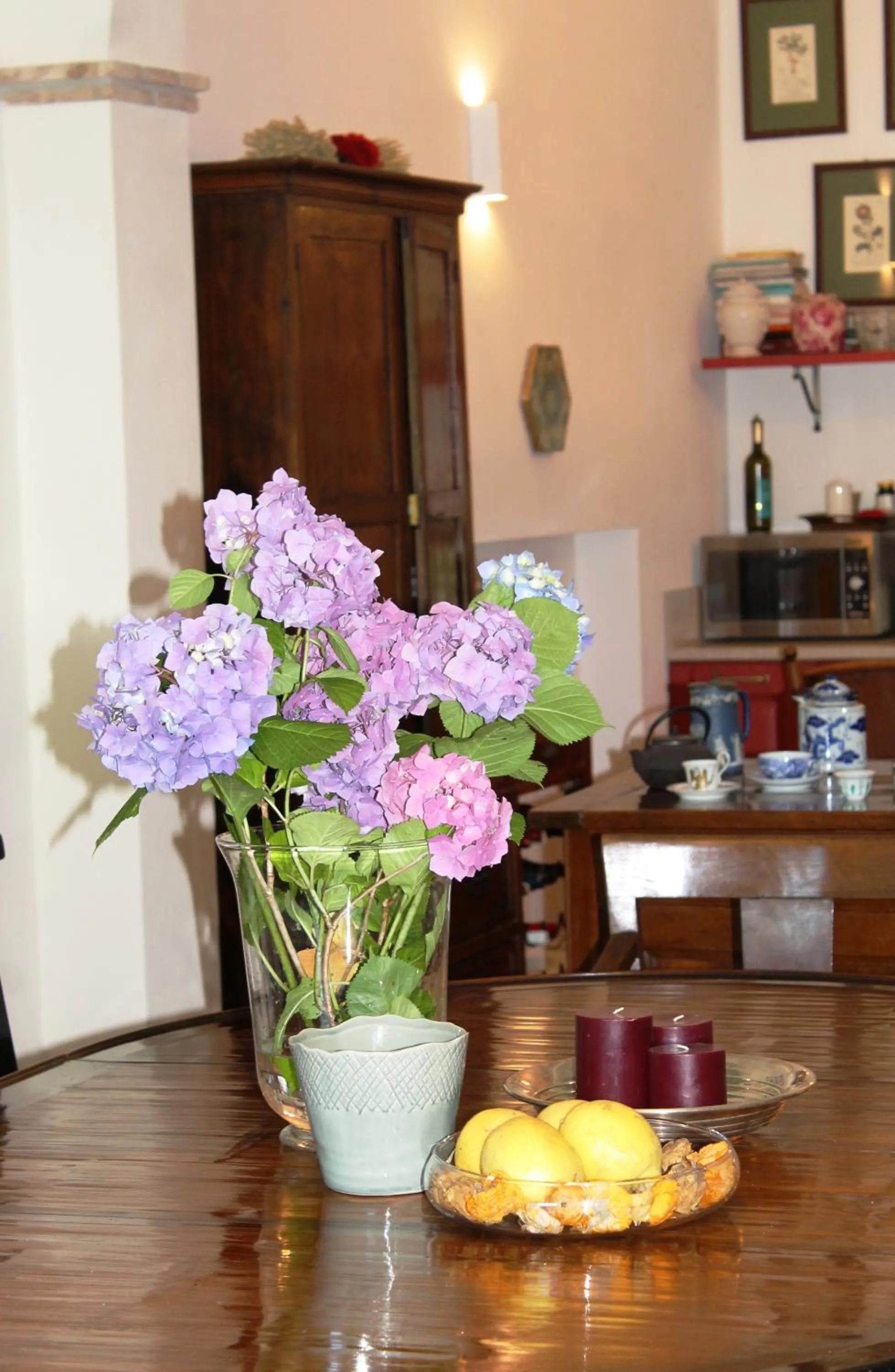 Decorative detail in Donna Etrusca