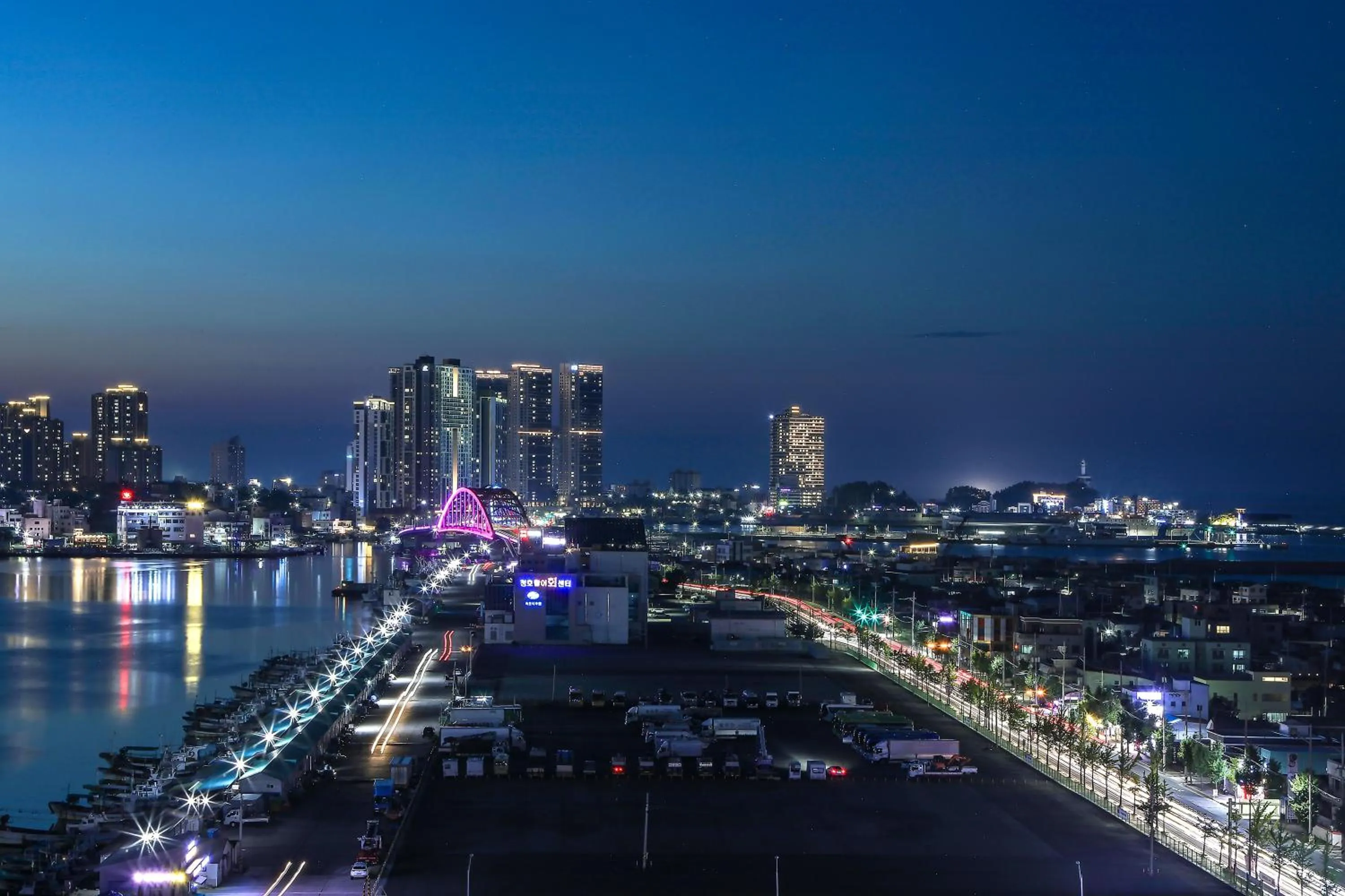 Night in Hotelaround Sokcho