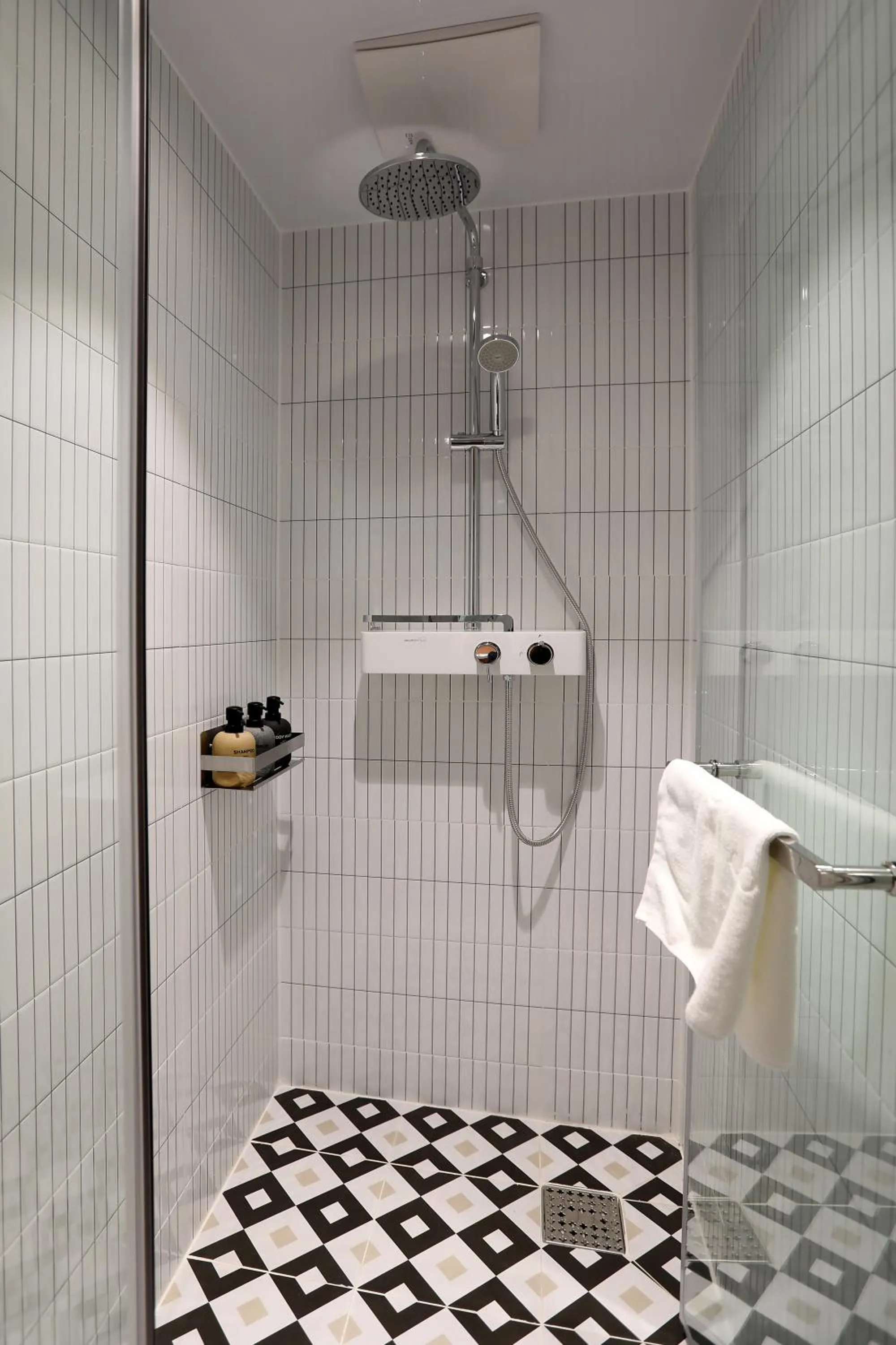 Shower in Hotelaround Sokcho