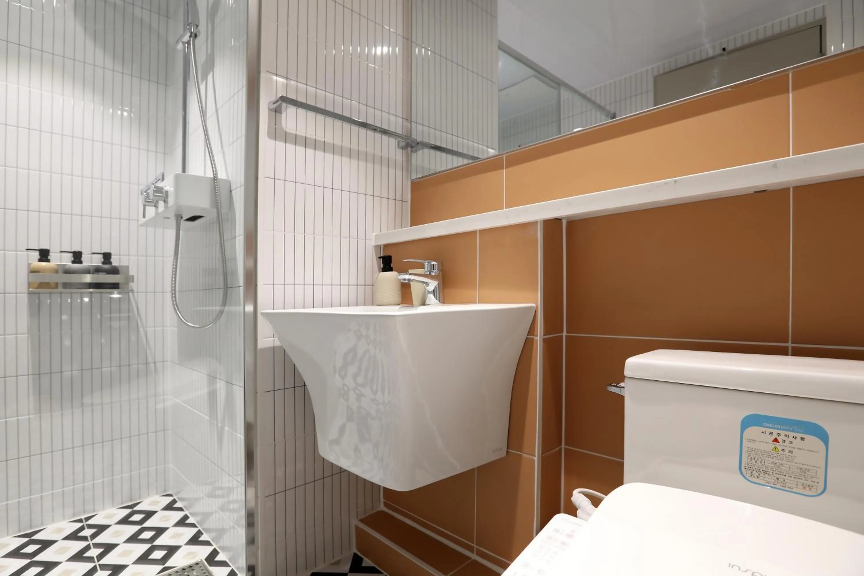 Shower in Hotelaround Sokcho