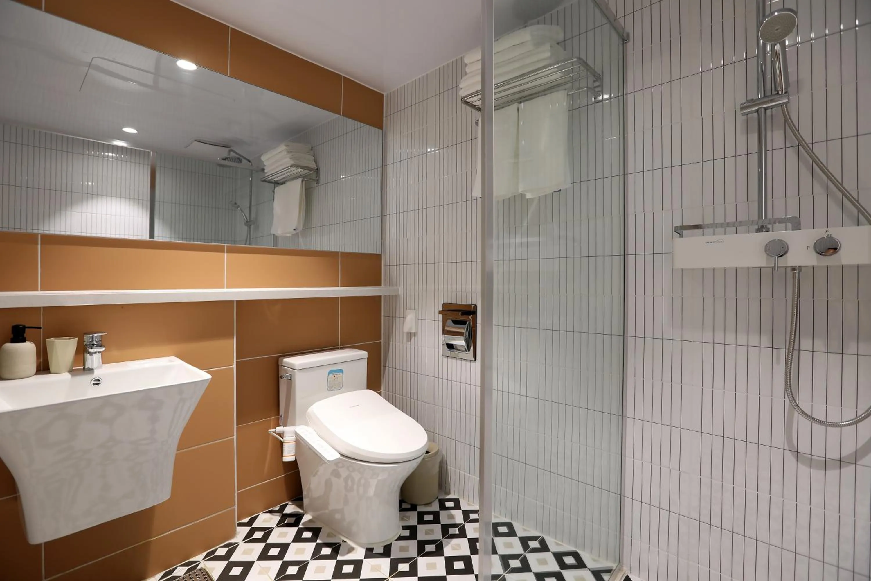 Shower in Hotelaround Sokcho