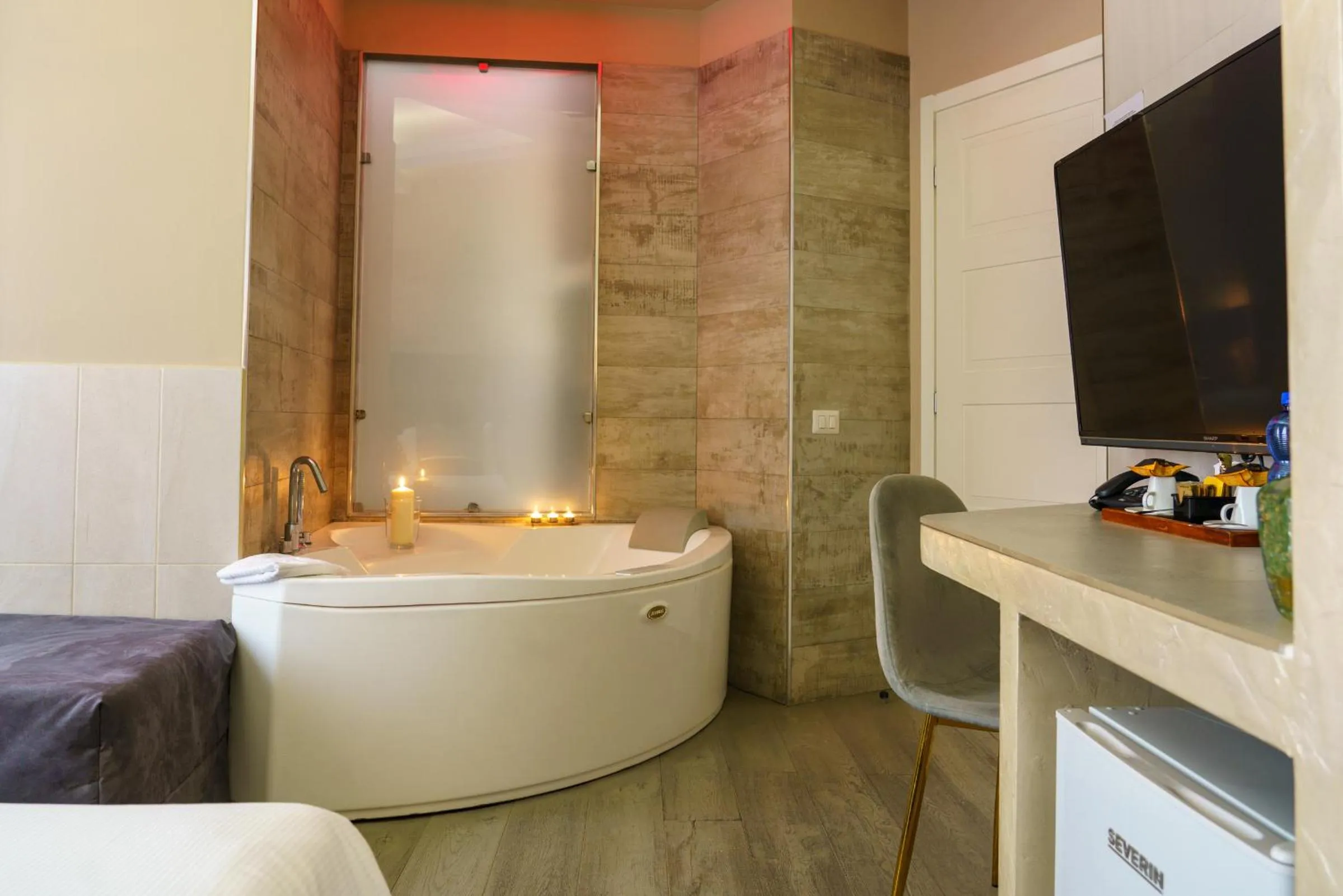 Hot Tub in Corso Boutique Luxury Rooms