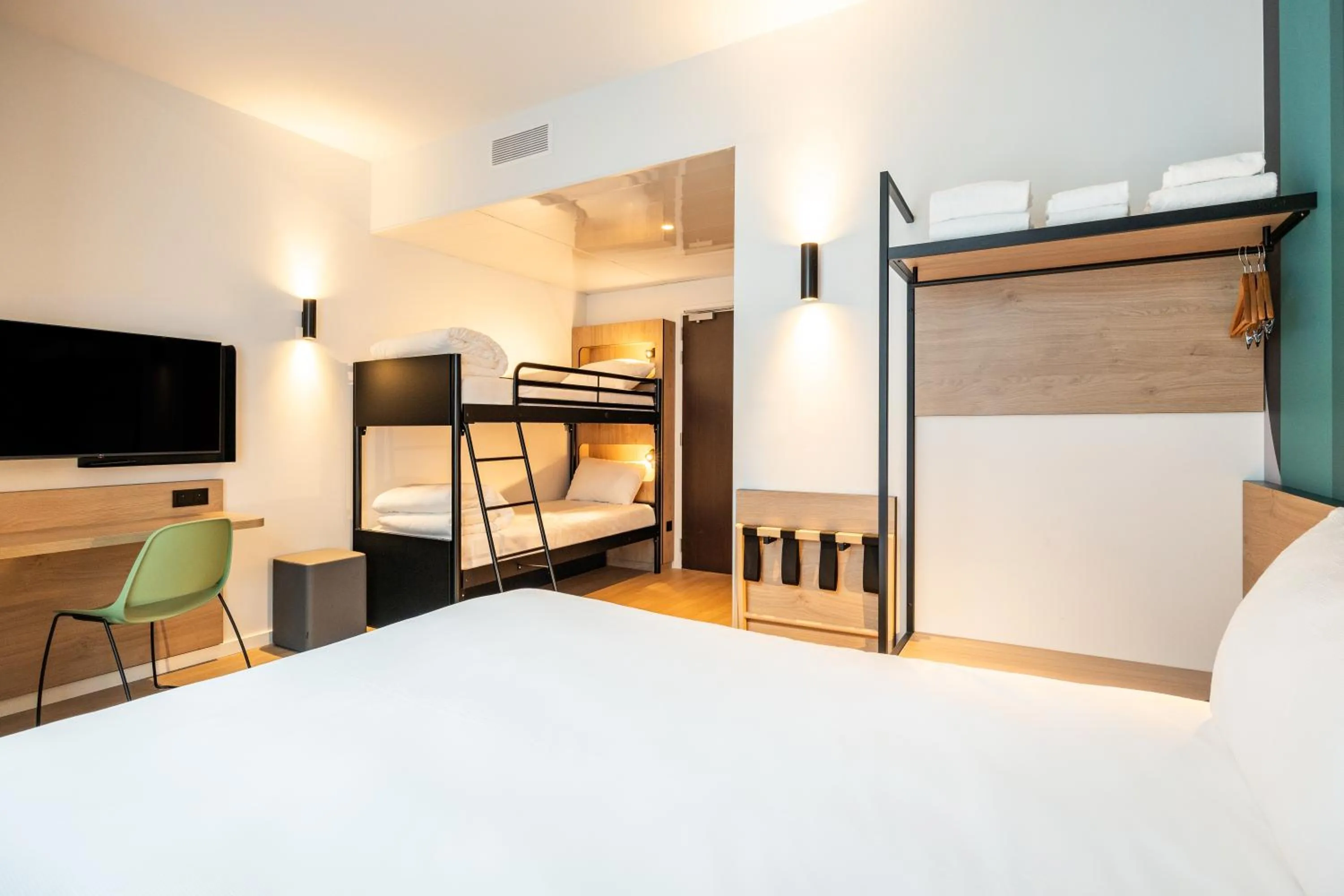 bunk bed, Bed in B&B HOTEL Brussels Airport