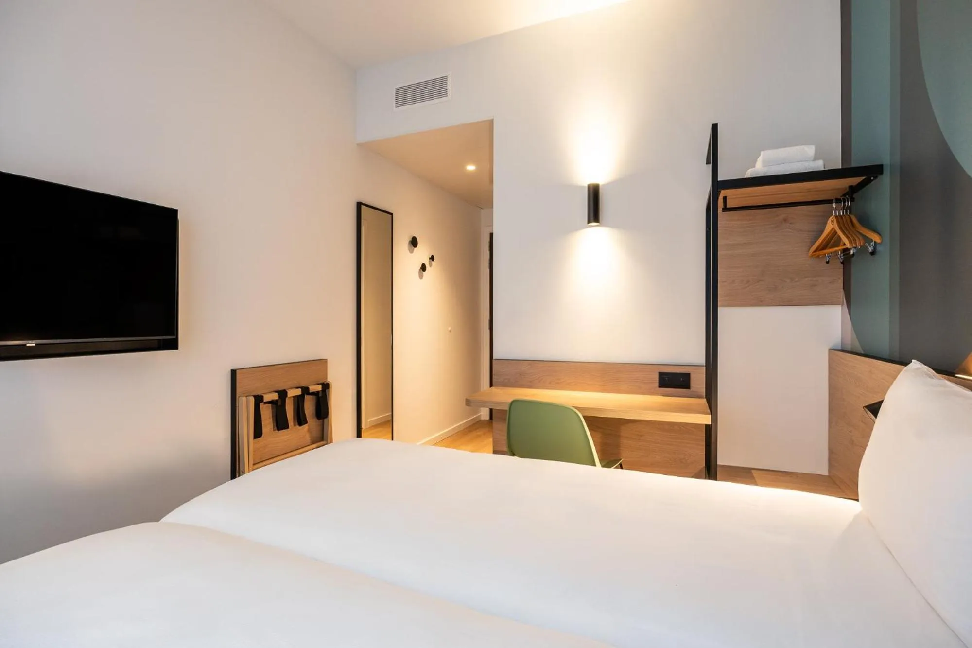 Bed in B&B HOTEL Brussels Airport