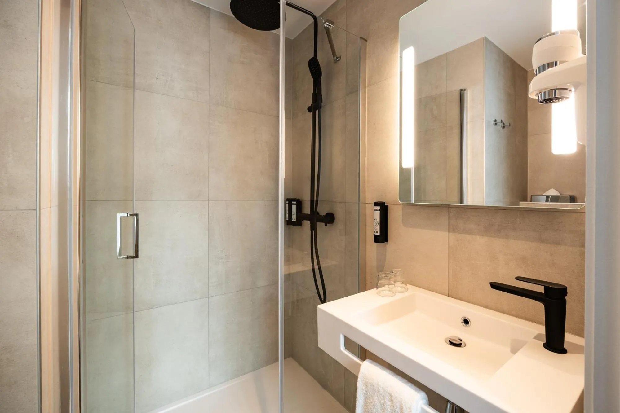 Shower in B&B HOTEL Brussels Airport