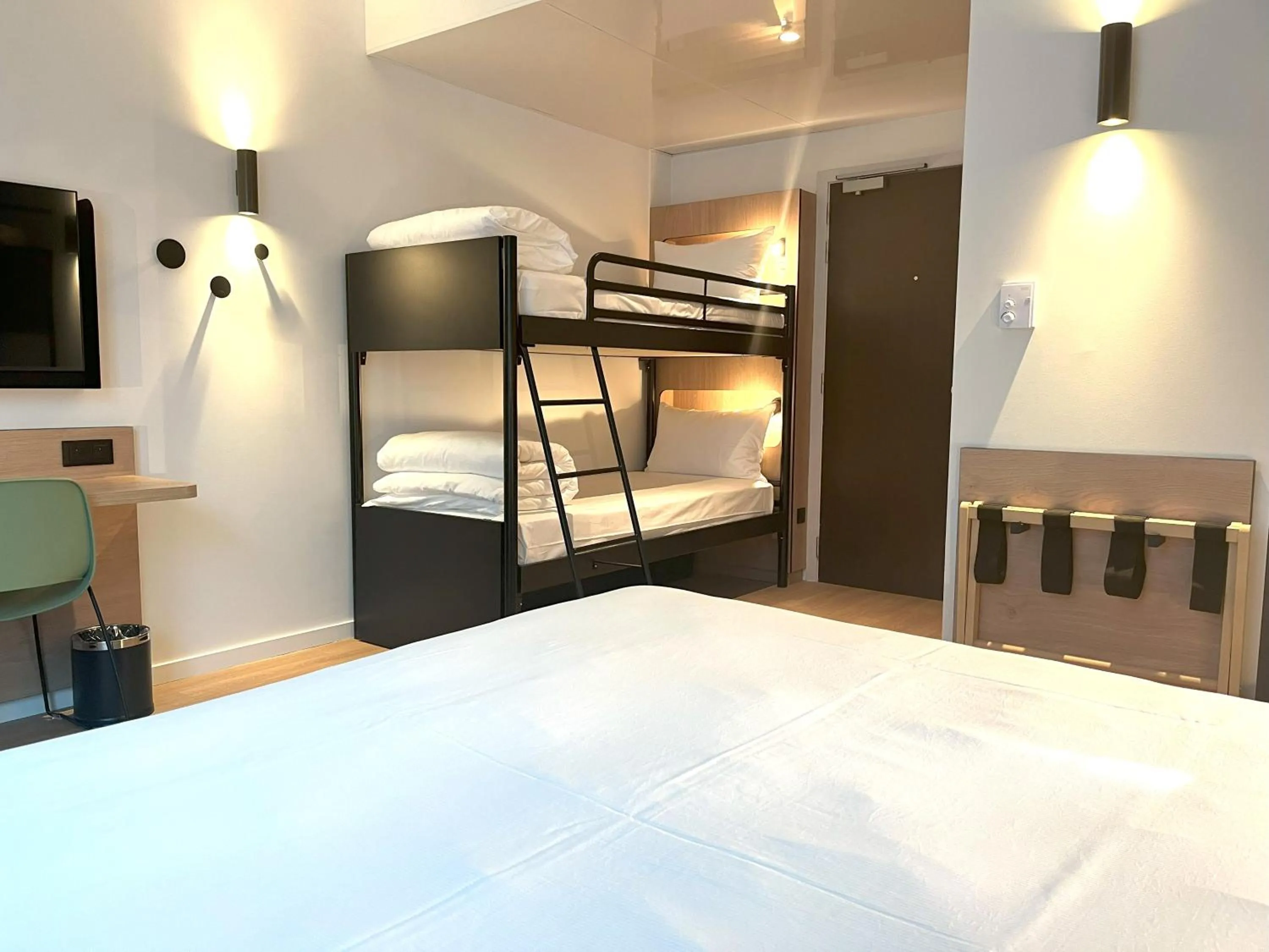 Family, Bed in B&B HOTEL Brussels Airport