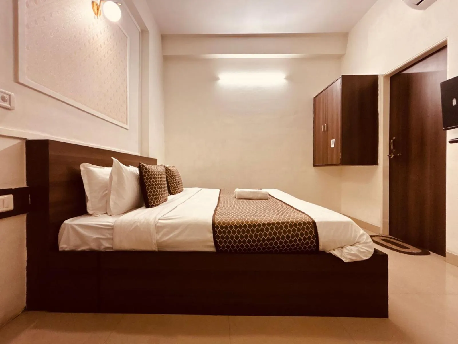 Bed in Majestic Heights Hotel