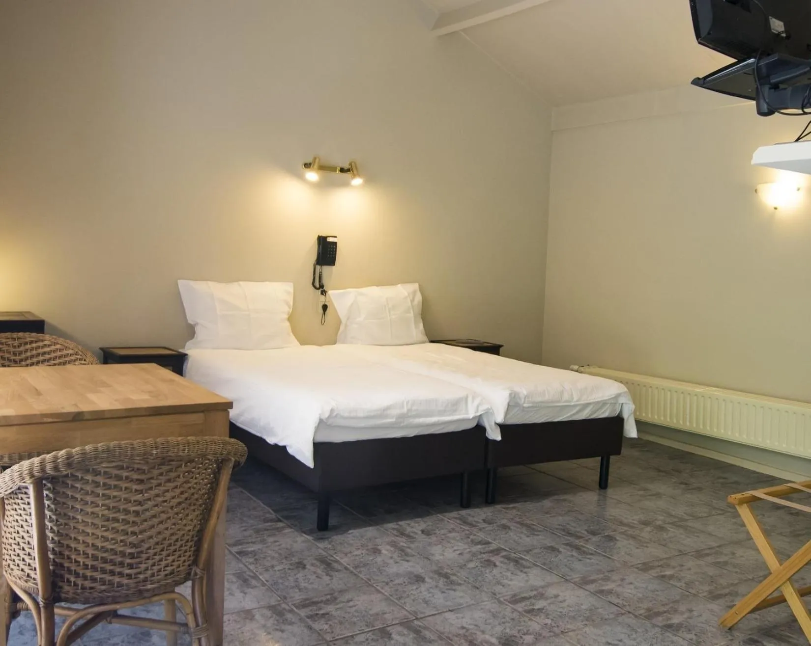 Bed in Hotel Pacific