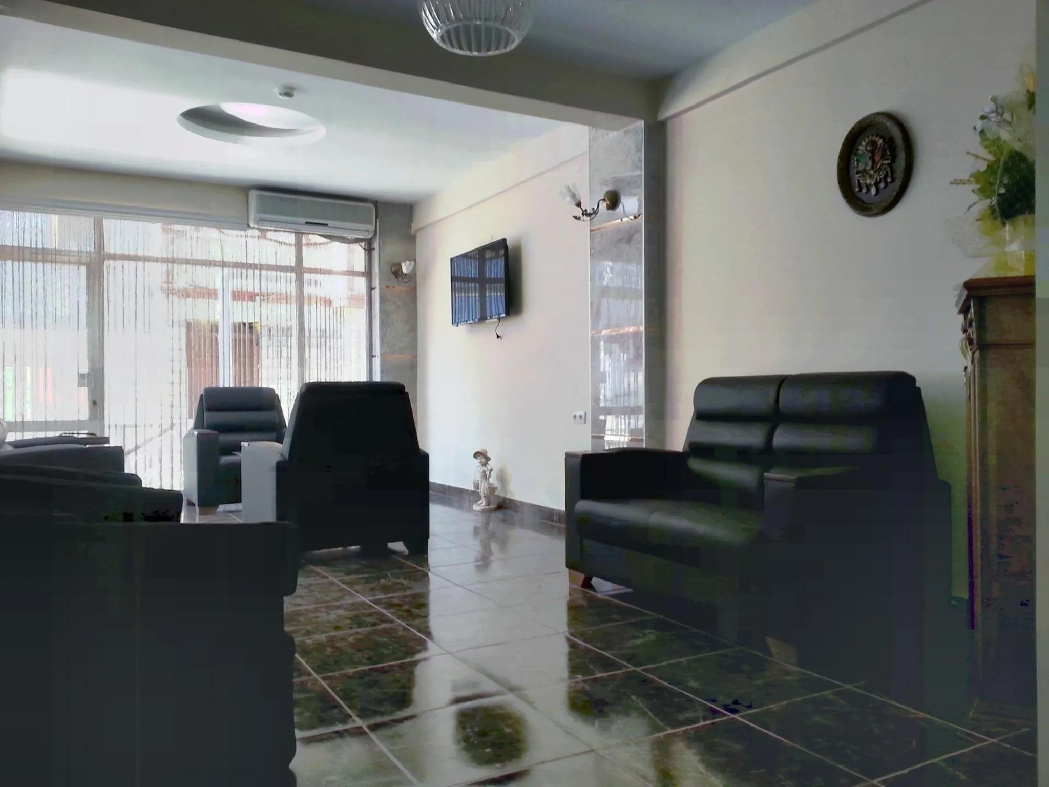 Communal lounge/ TV room in Torun Hotel Bursa