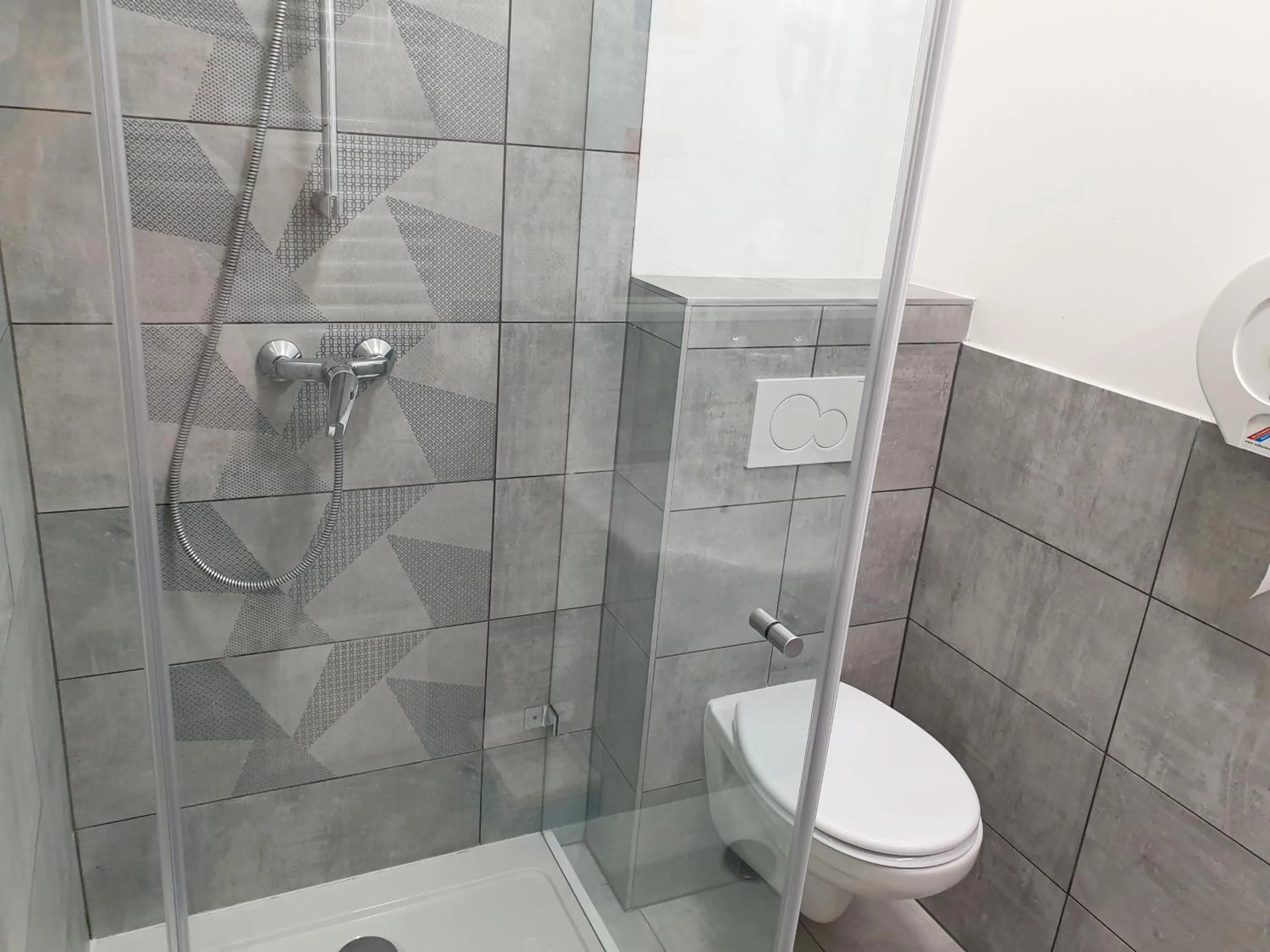 Shower in Amber Terrace Studios Downtown