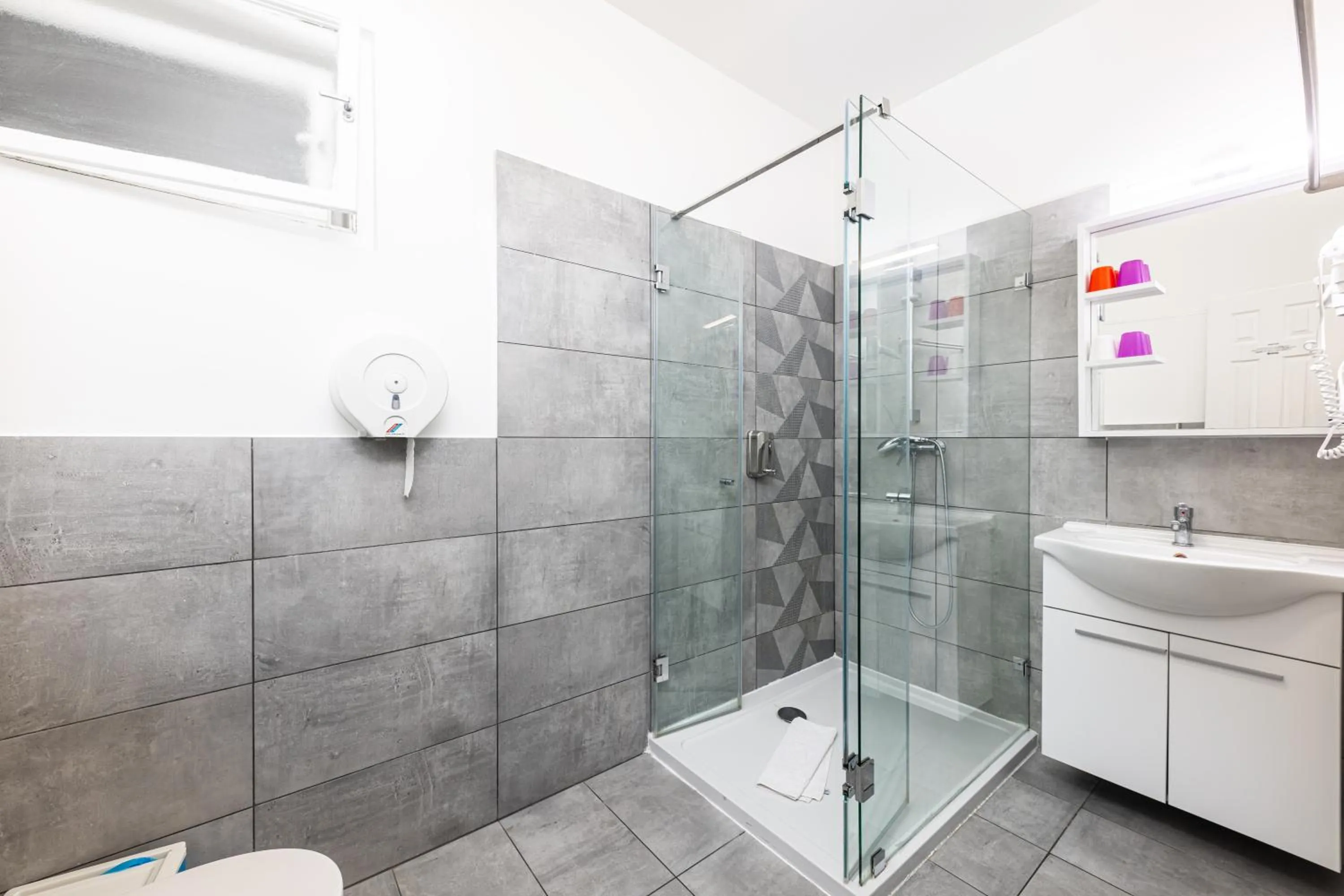 Shower in Amber Terrace Studios Downtown