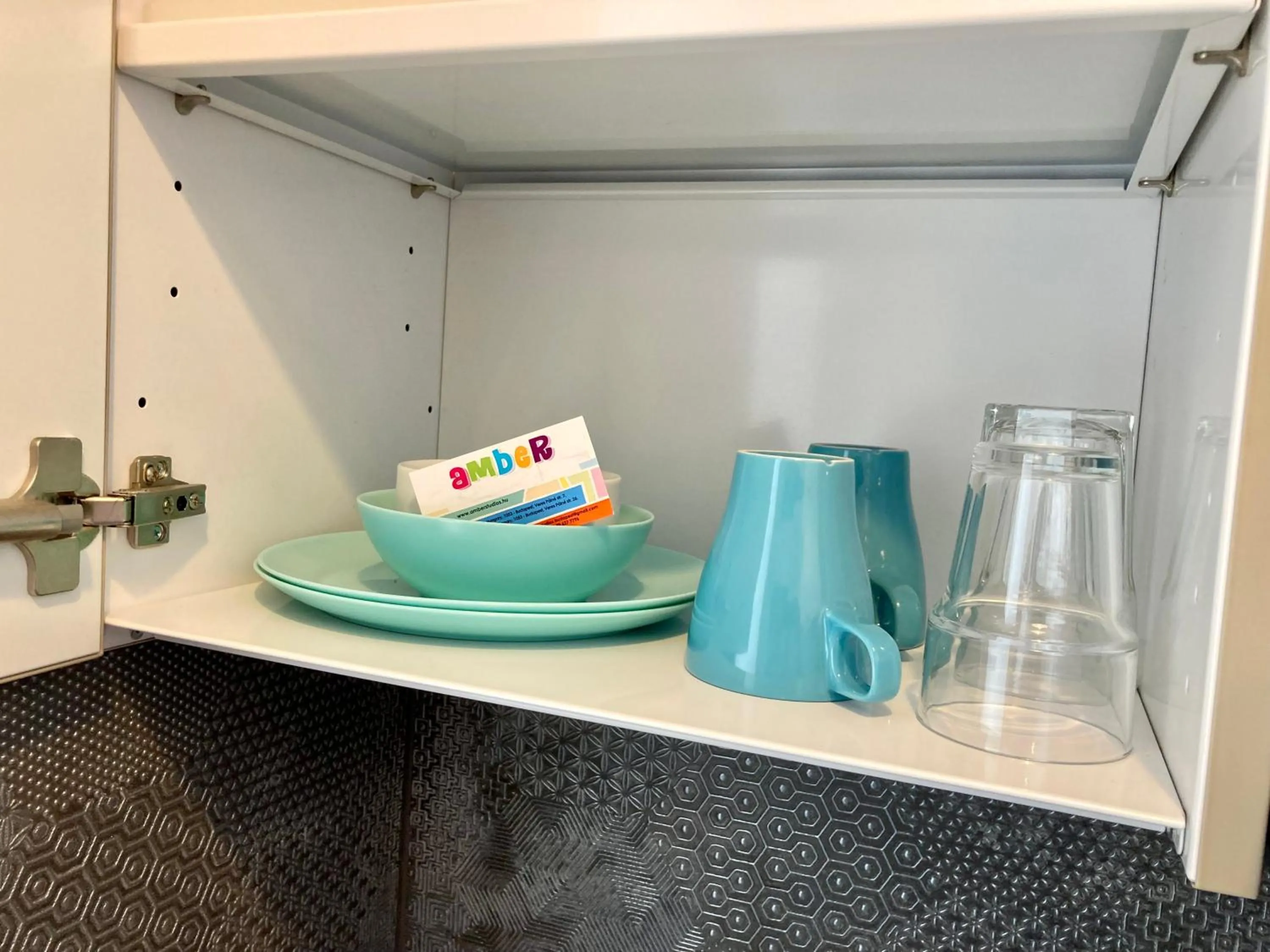 Kitchen or kitchenette in Amber Terrace Studios Downtown