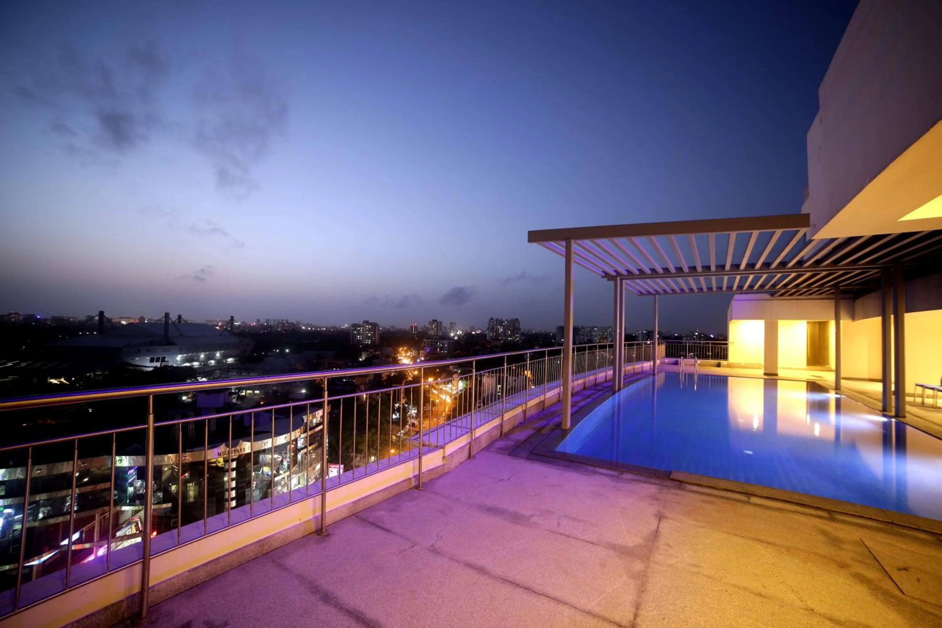 Swimming pool in Olive Downtown