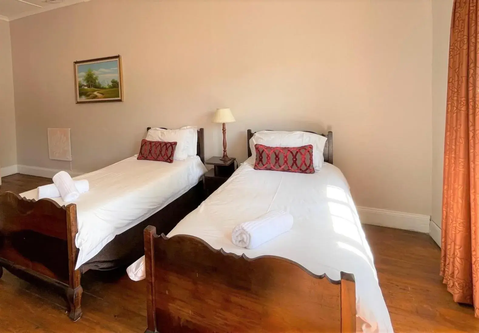 Standard Room with twin beds - single occupancy in Himeville Arms Standard Room with twin beds - single occupancy in Himeville Arms