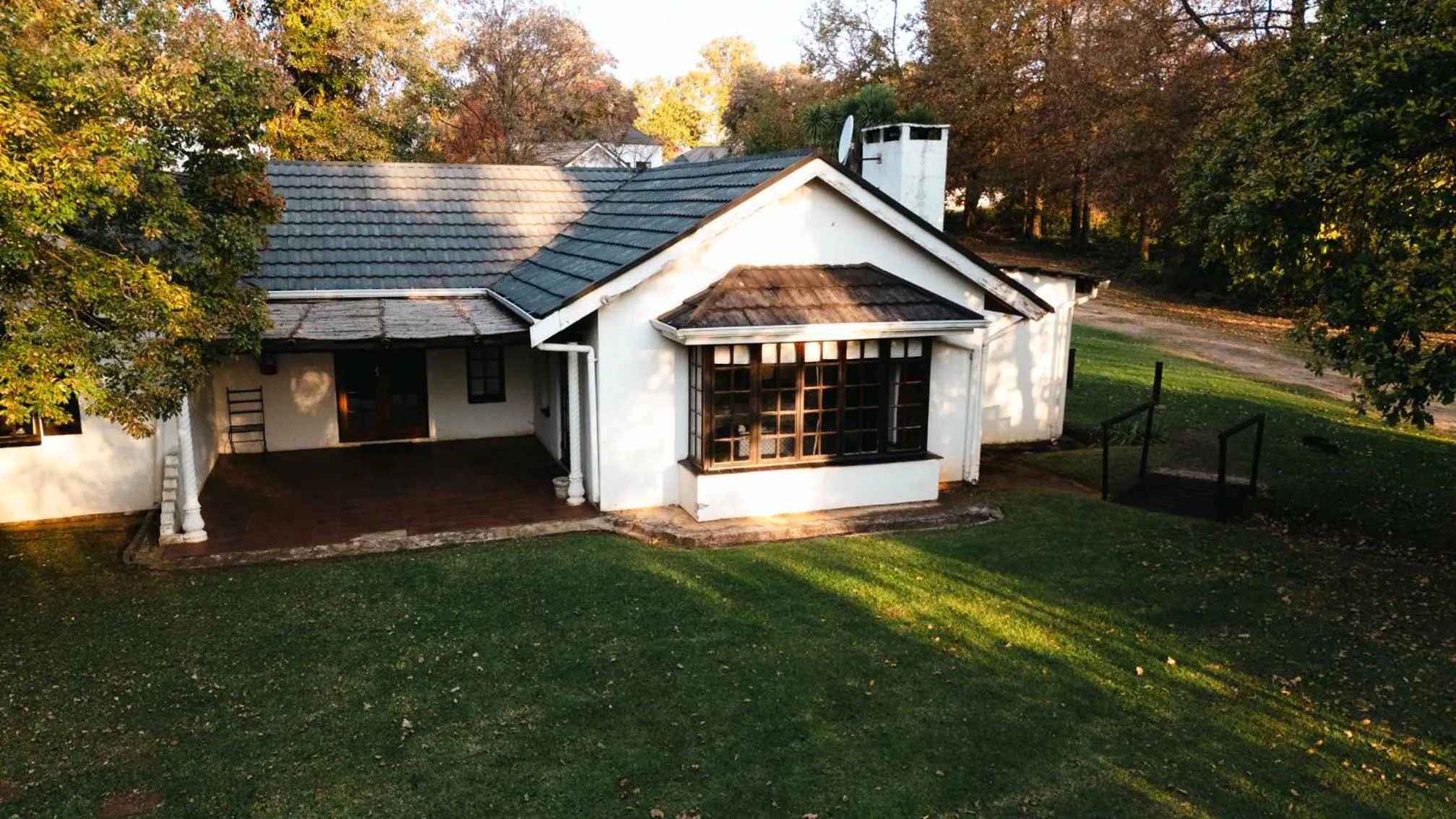 Garden view in Himeville Arms