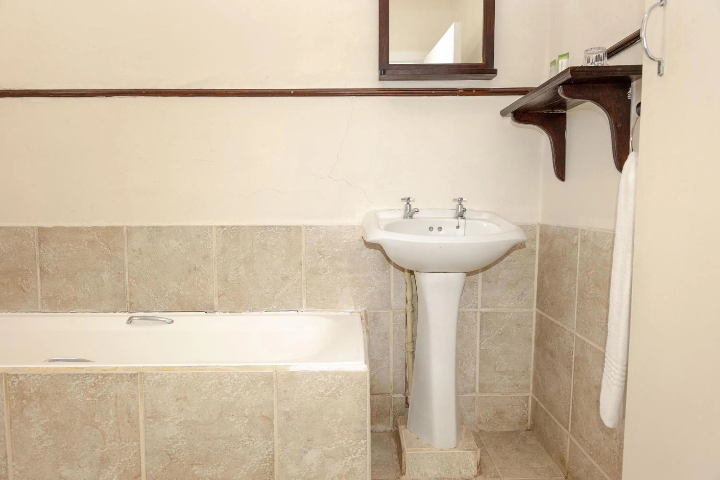 Bathroom in Himeville Arms