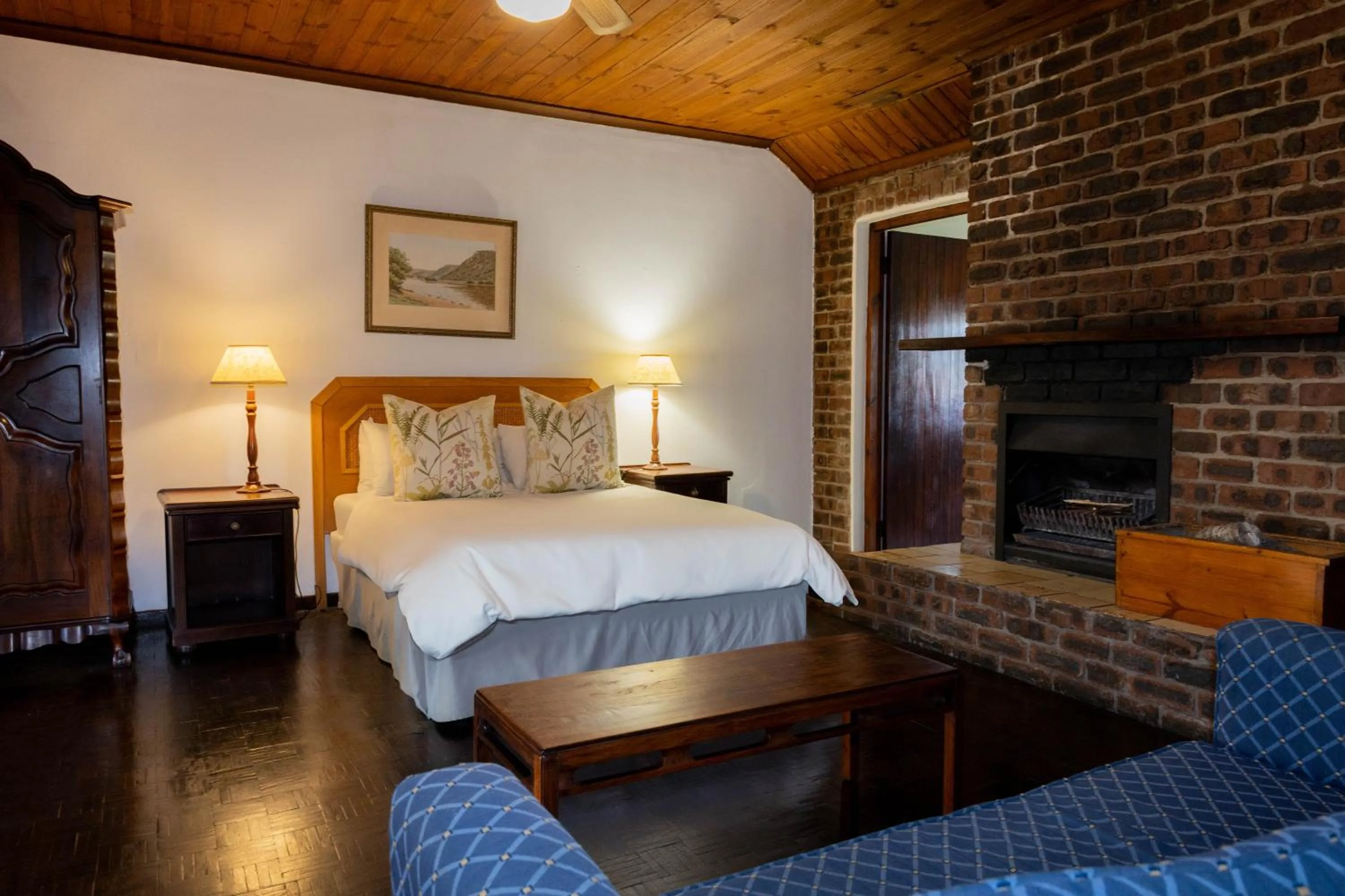 Bedroom, Bed in Himeville Arms