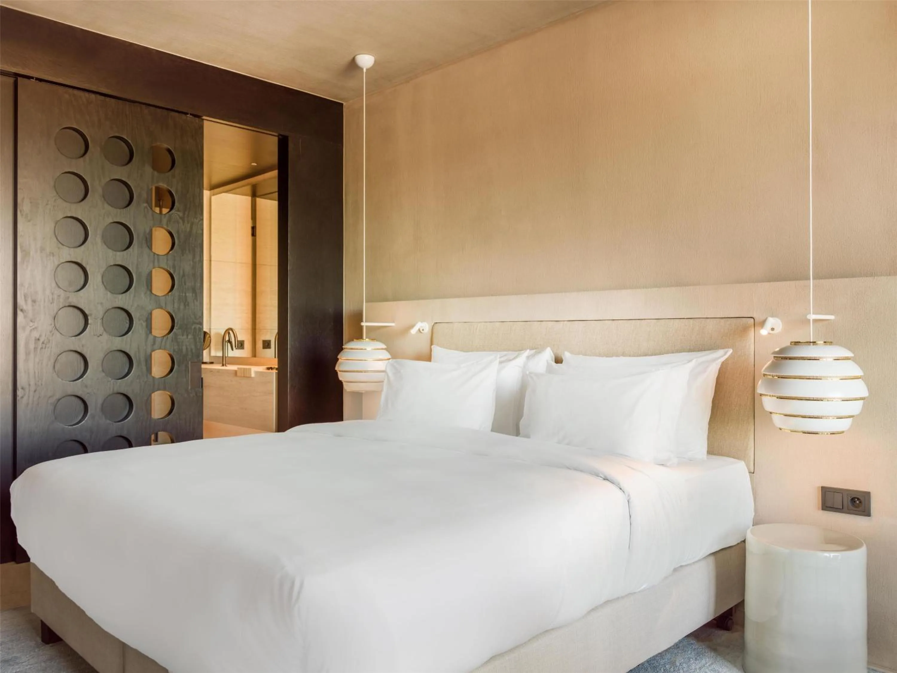 Bedroom, Bed in Radisson Collection The National Hotel, Brussels