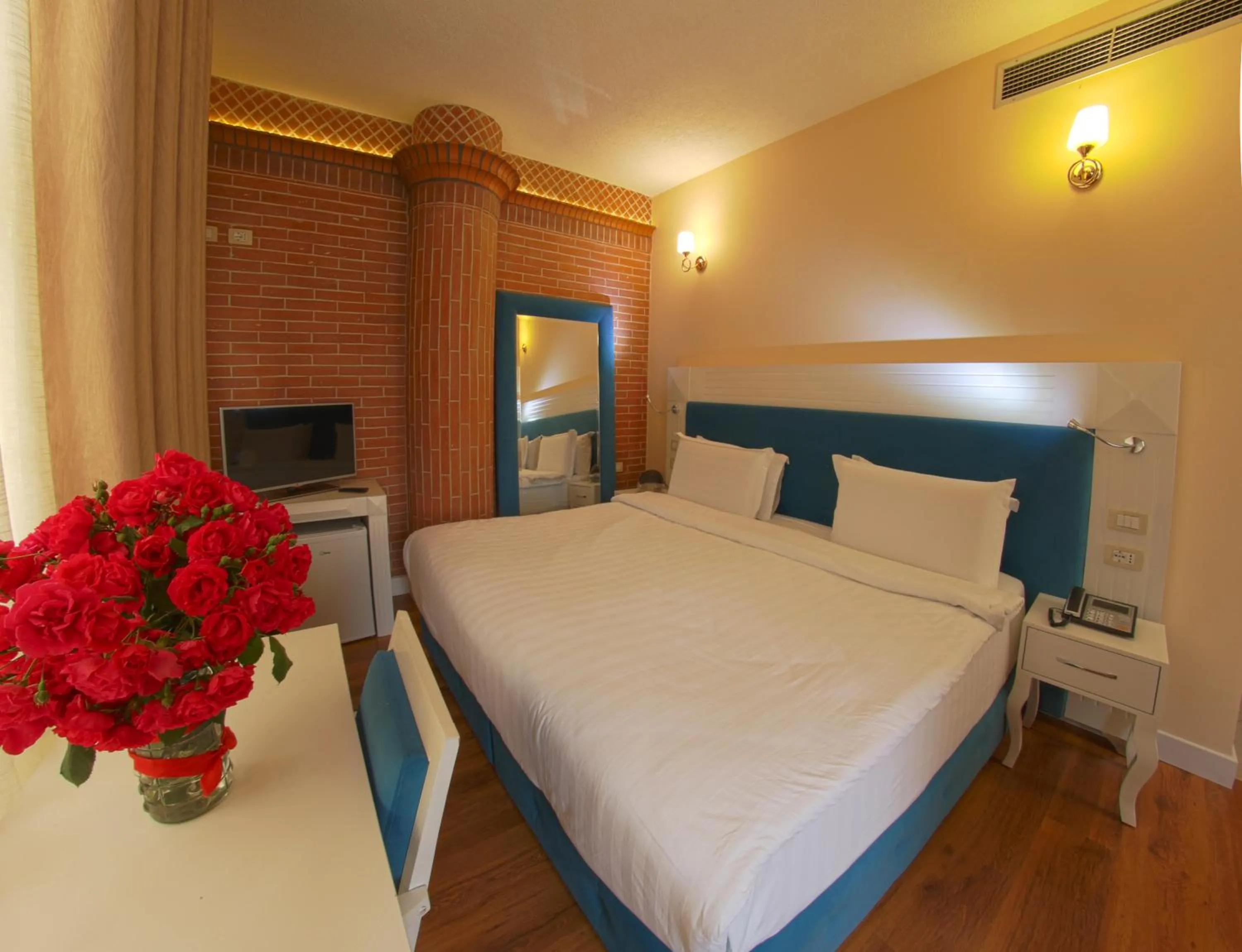 Bedroom, Bed in The Red Bricks Hotel