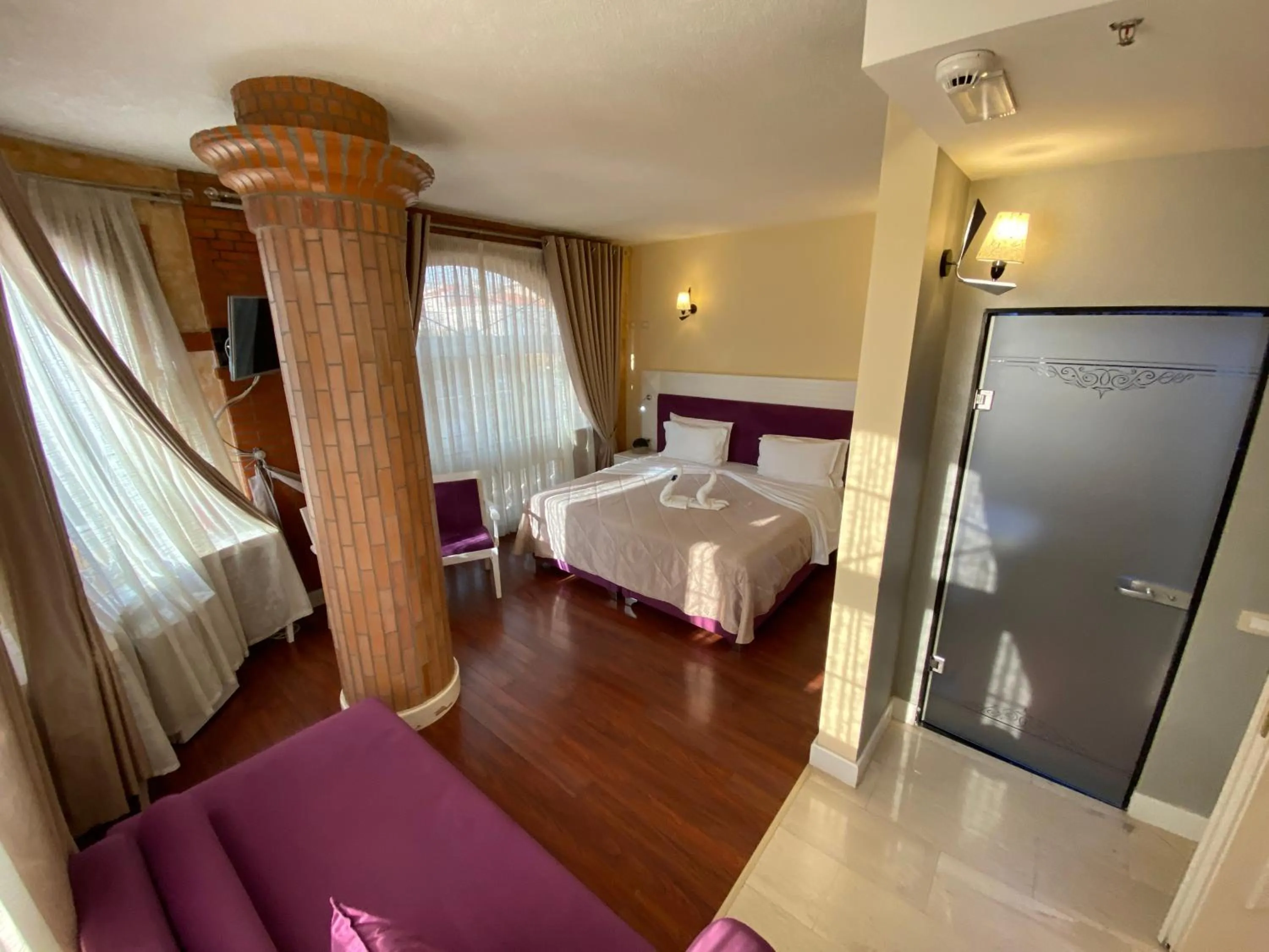 Photo of the whole room, Bed in The Red Bricks Hotel