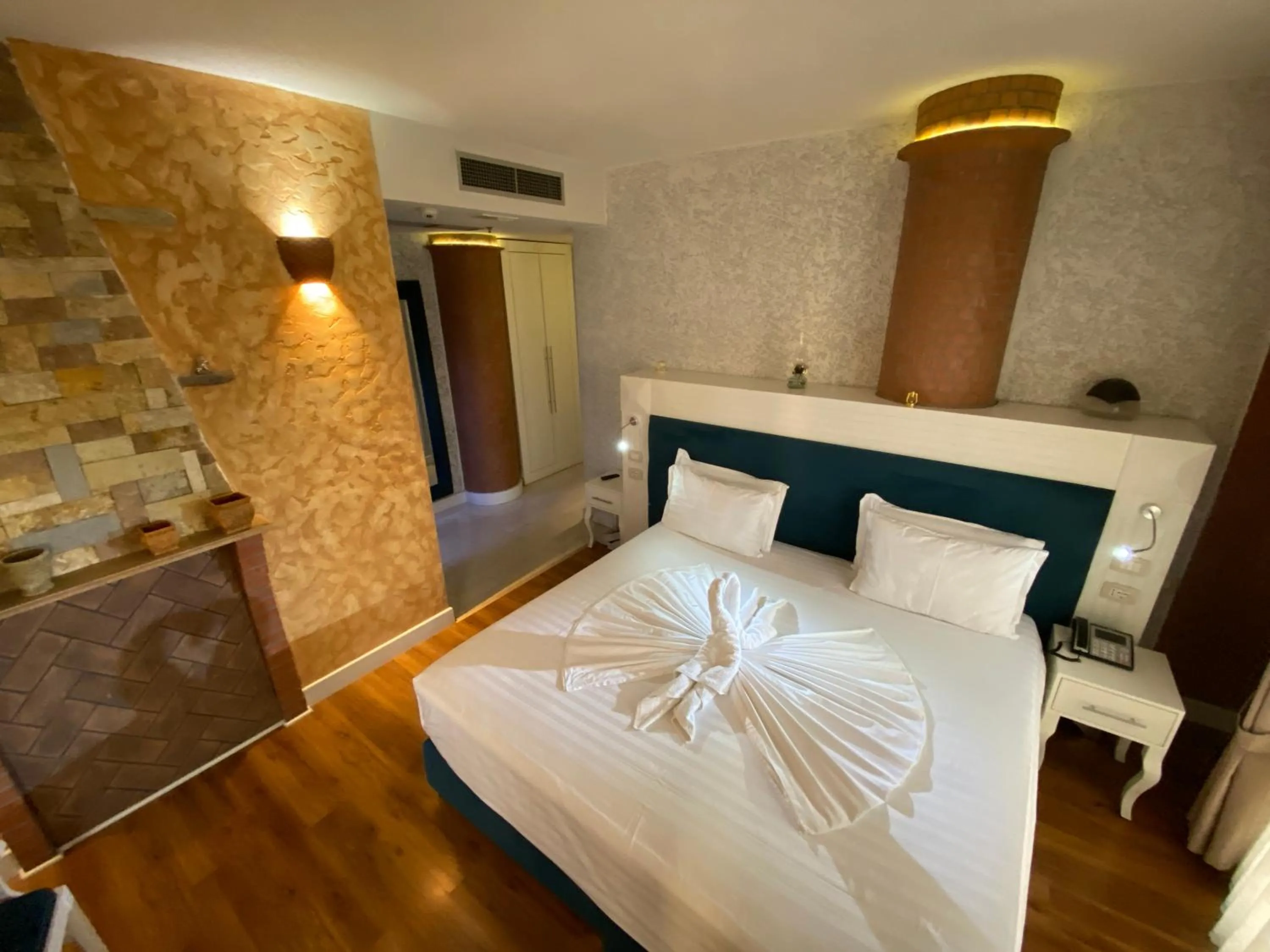 Bedroom, Bed in The Red Bricks Hotel