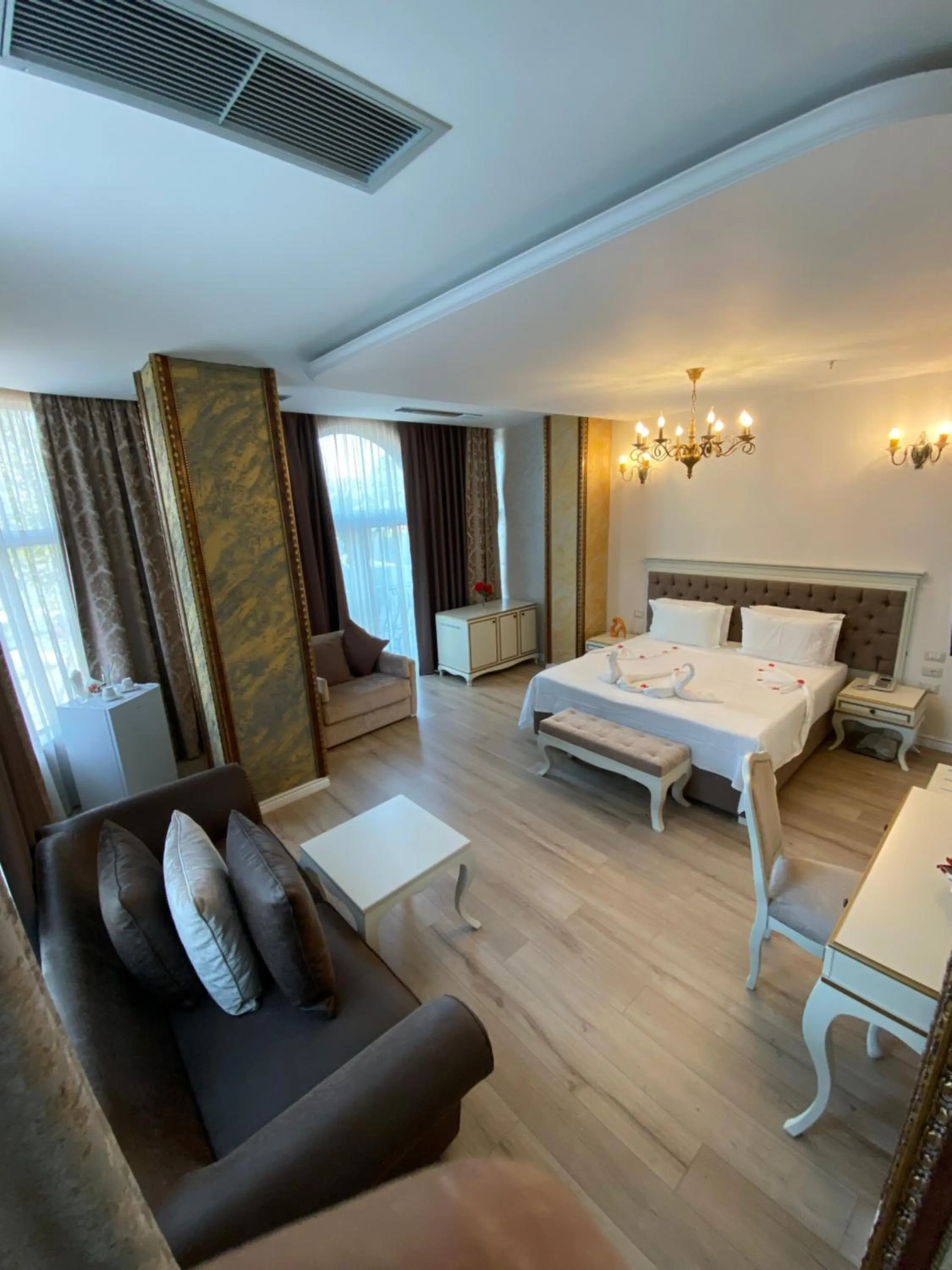 Photo of the whole room, Bed in The Red Bricks Hotel