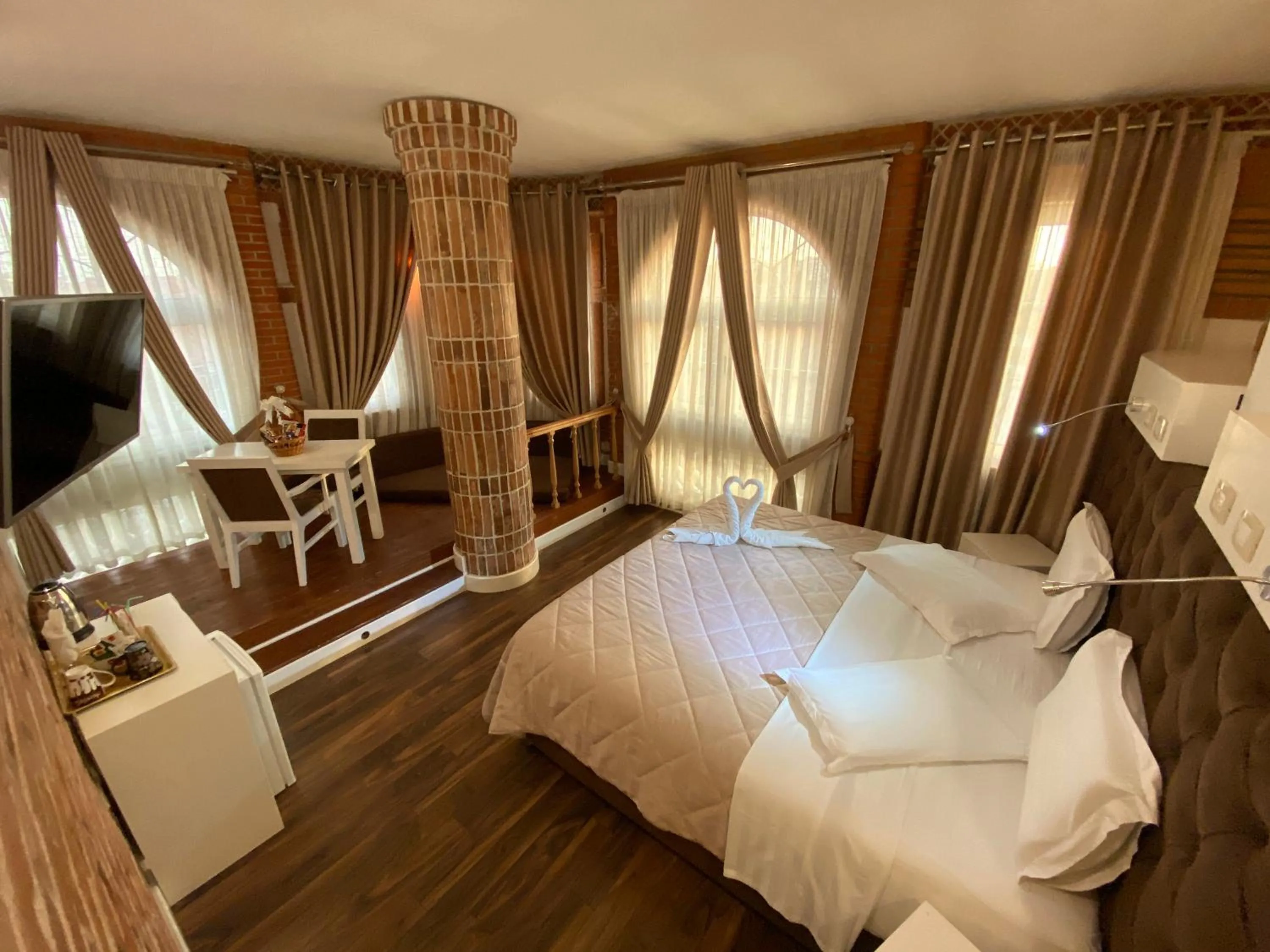 Photo of the whole room, Bed in The Red Bricks Hotel