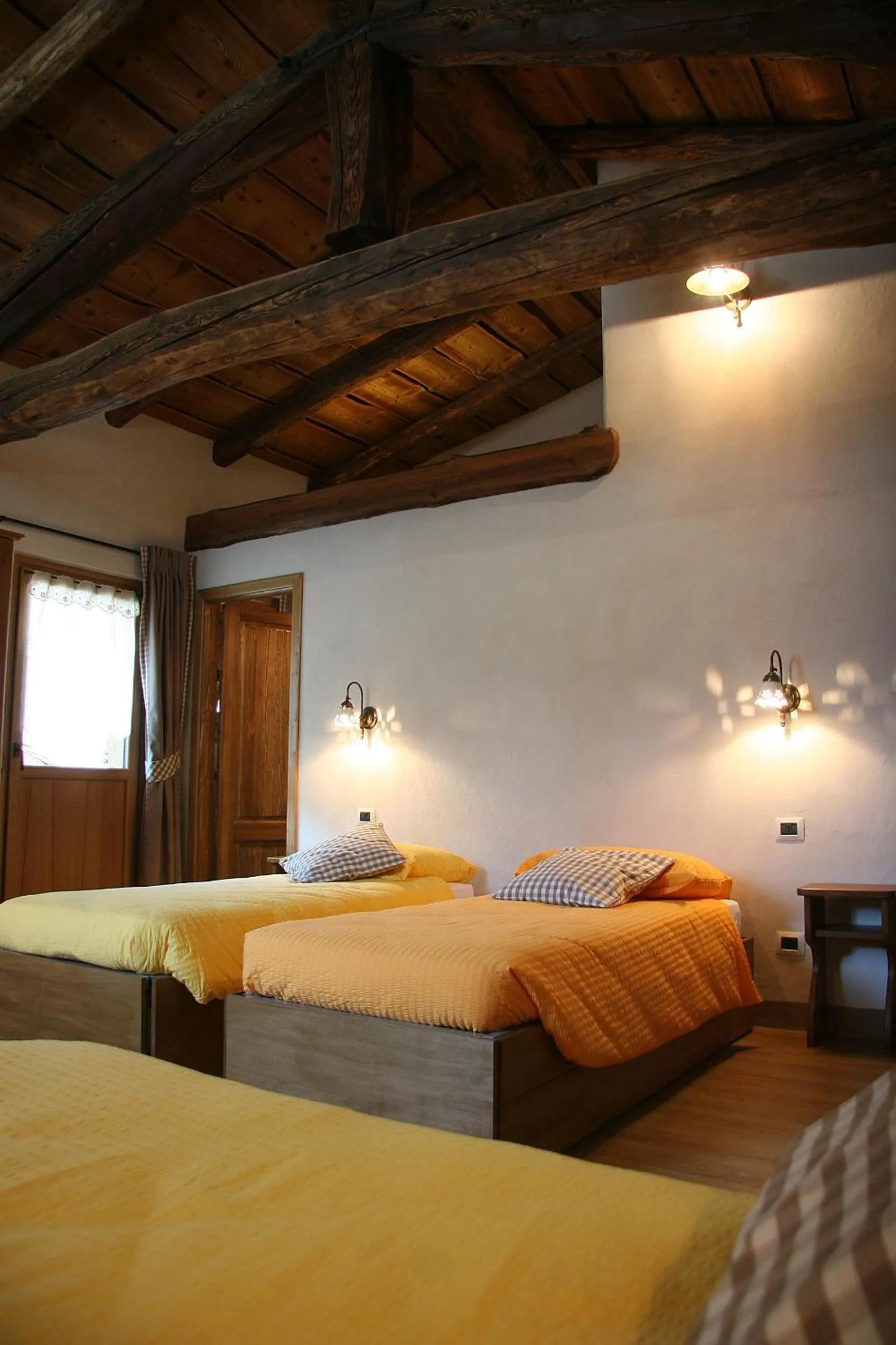 Day, Bed in Ostello del Castello Tirano