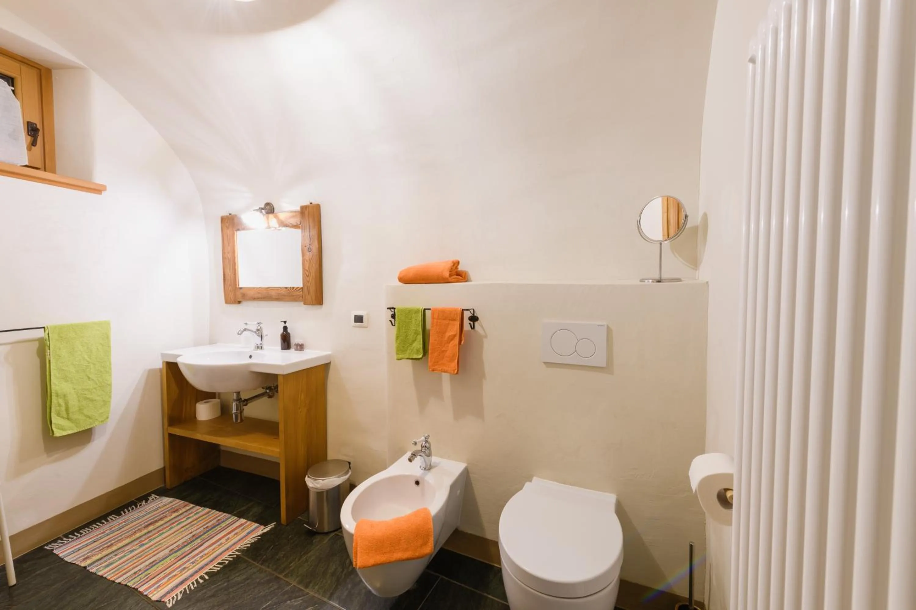 Bathroom in Ostello del Castello Tirano