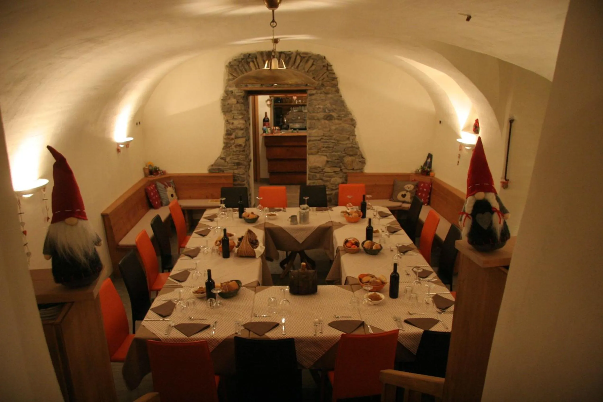 Restaurant/places to eat in Ostello del Castello Tirano