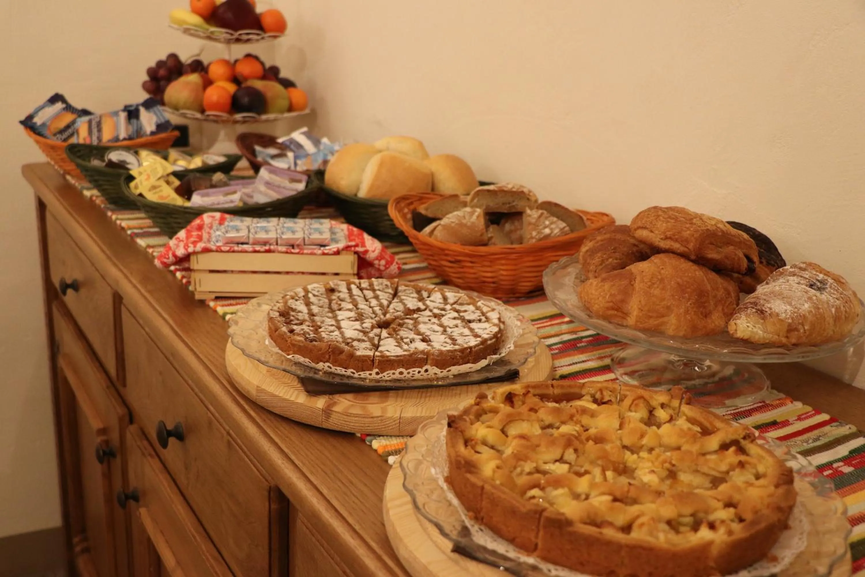 Restaurant/places to eat in Ostello del Castello Tirano