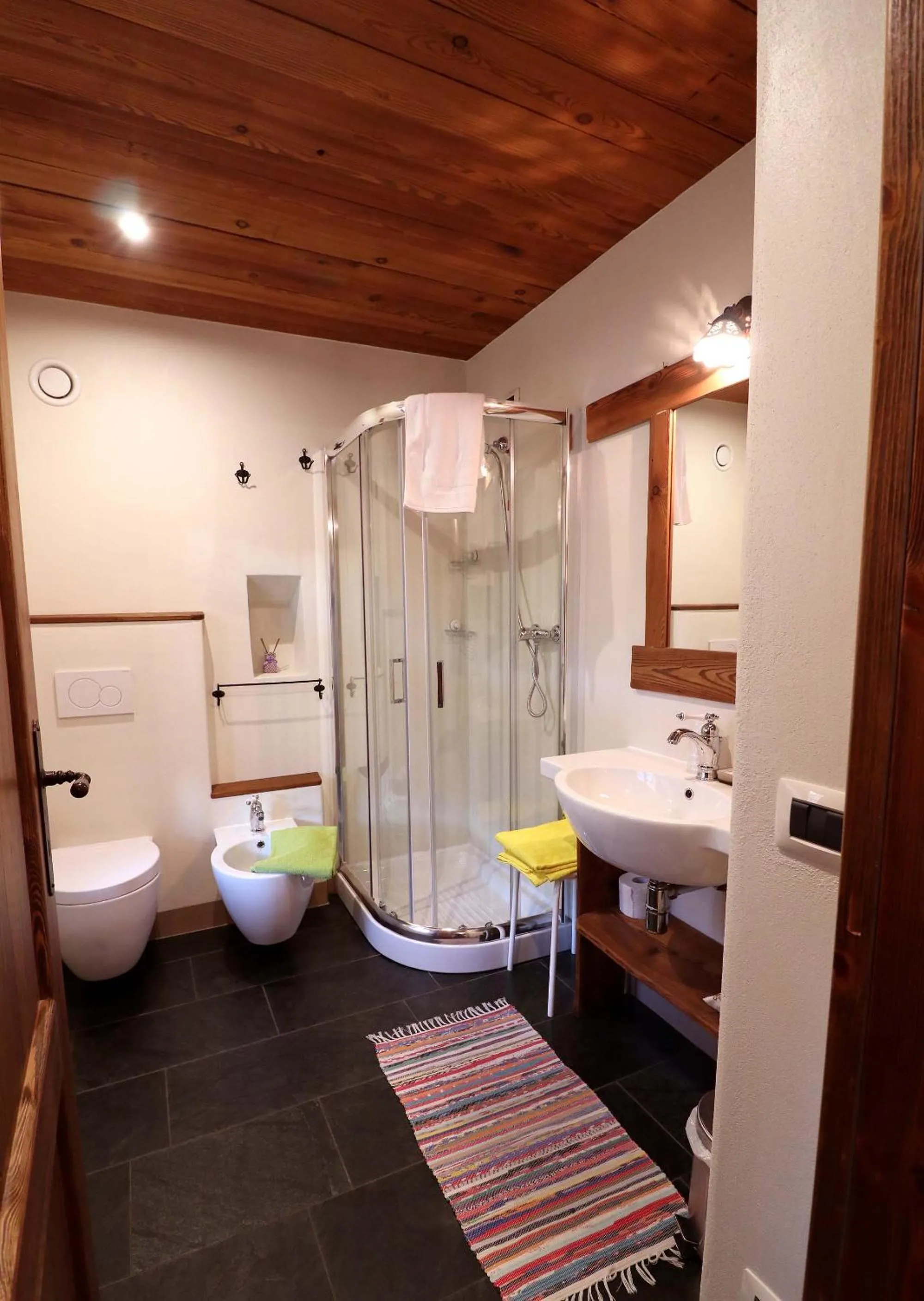 Bathroom in Ostello del Castello Tirano