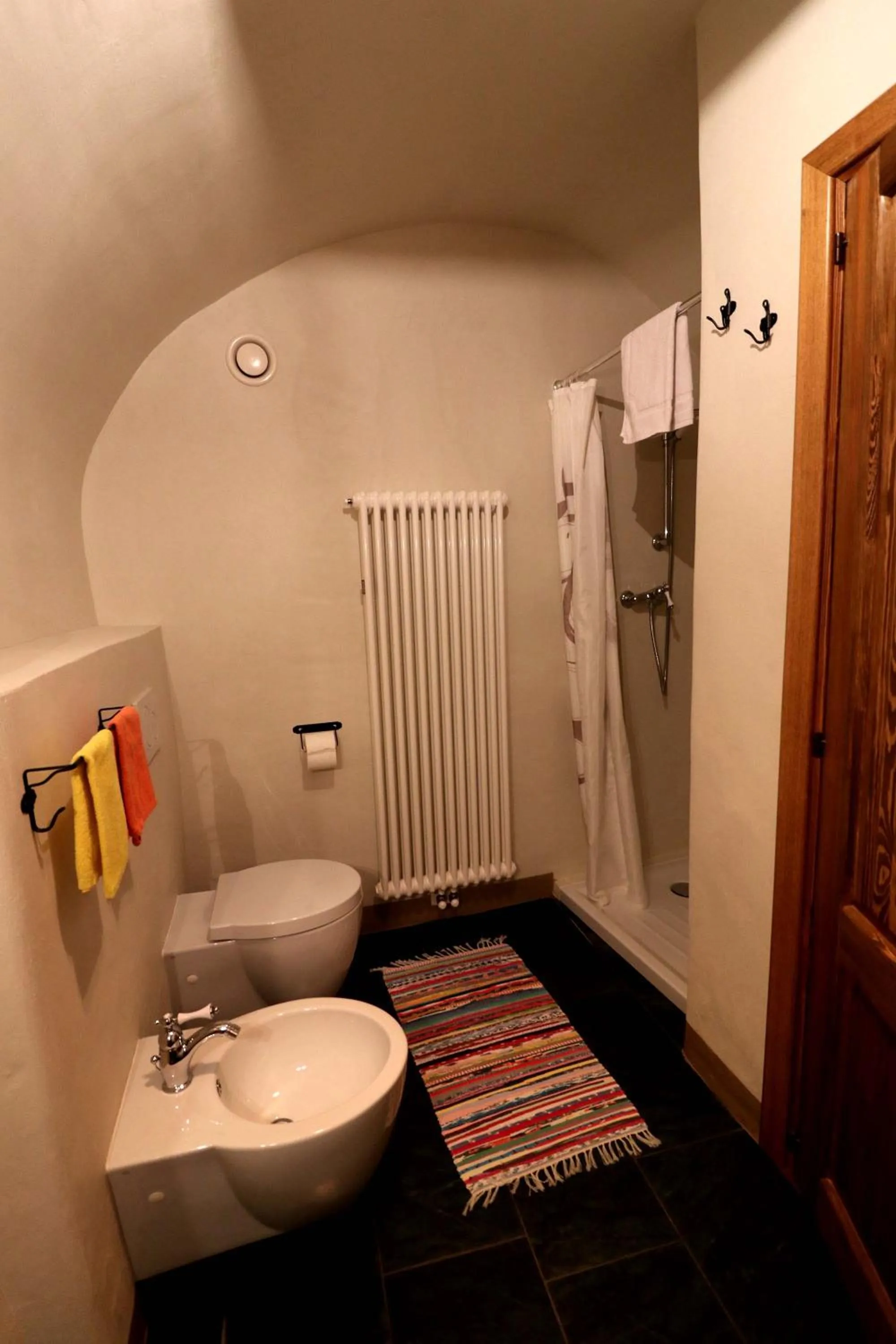 Shower in Ostello del Castello Tirano