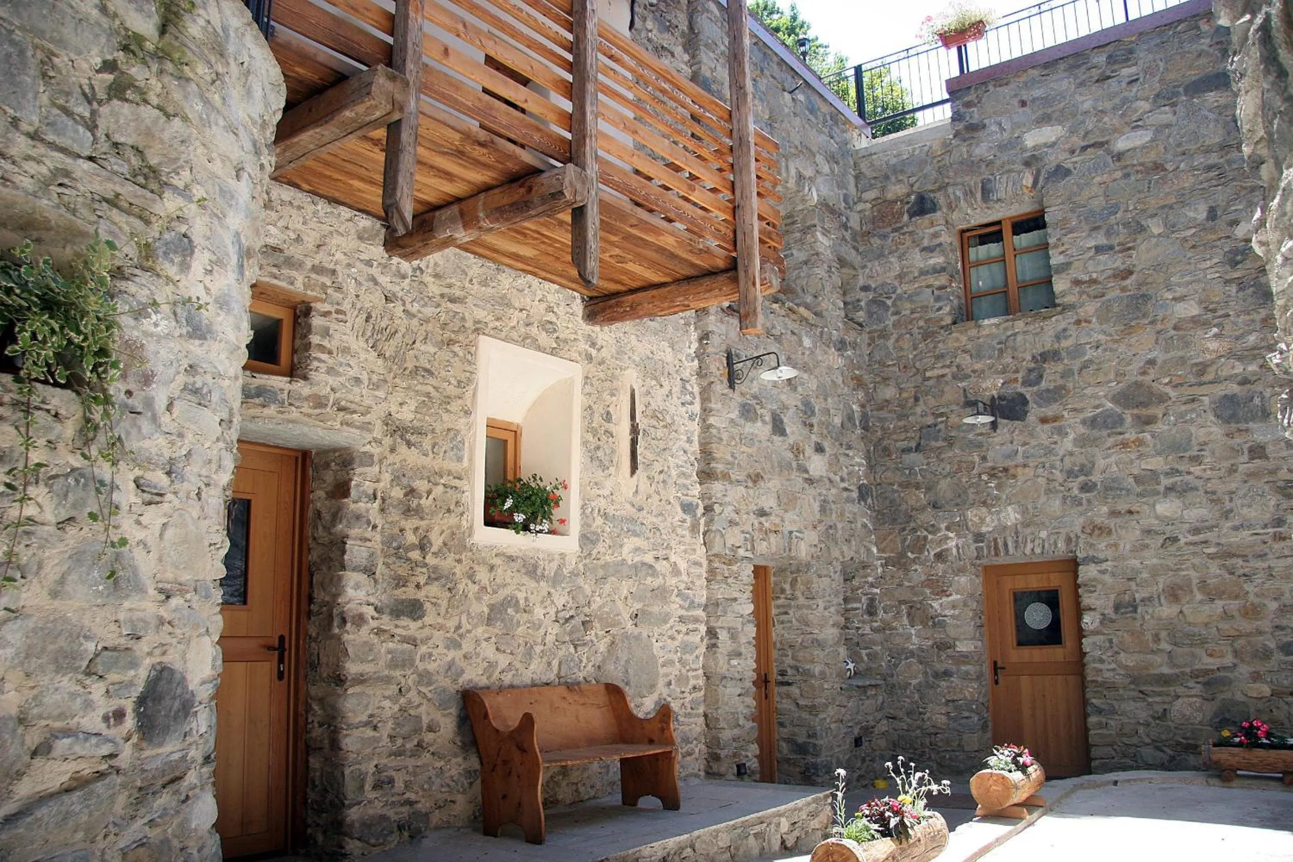 Patio in Ostello del Castello Tirano