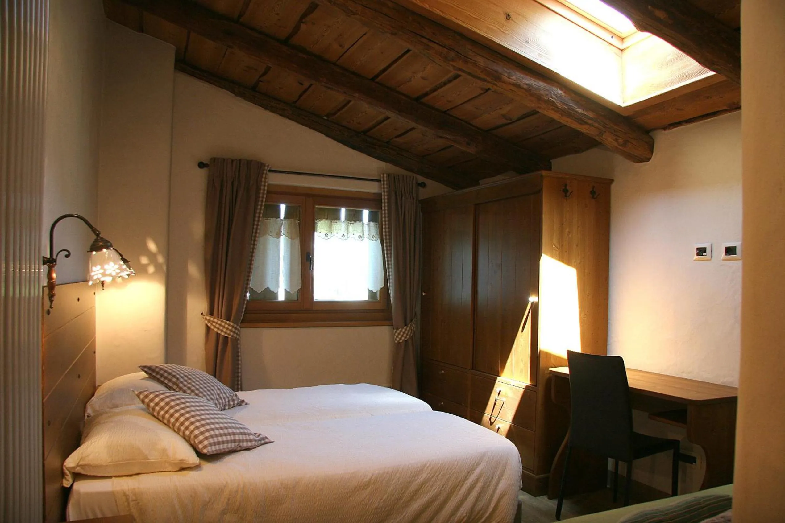 Photo of the whole room, Bed in Ostello del Castello Tirano