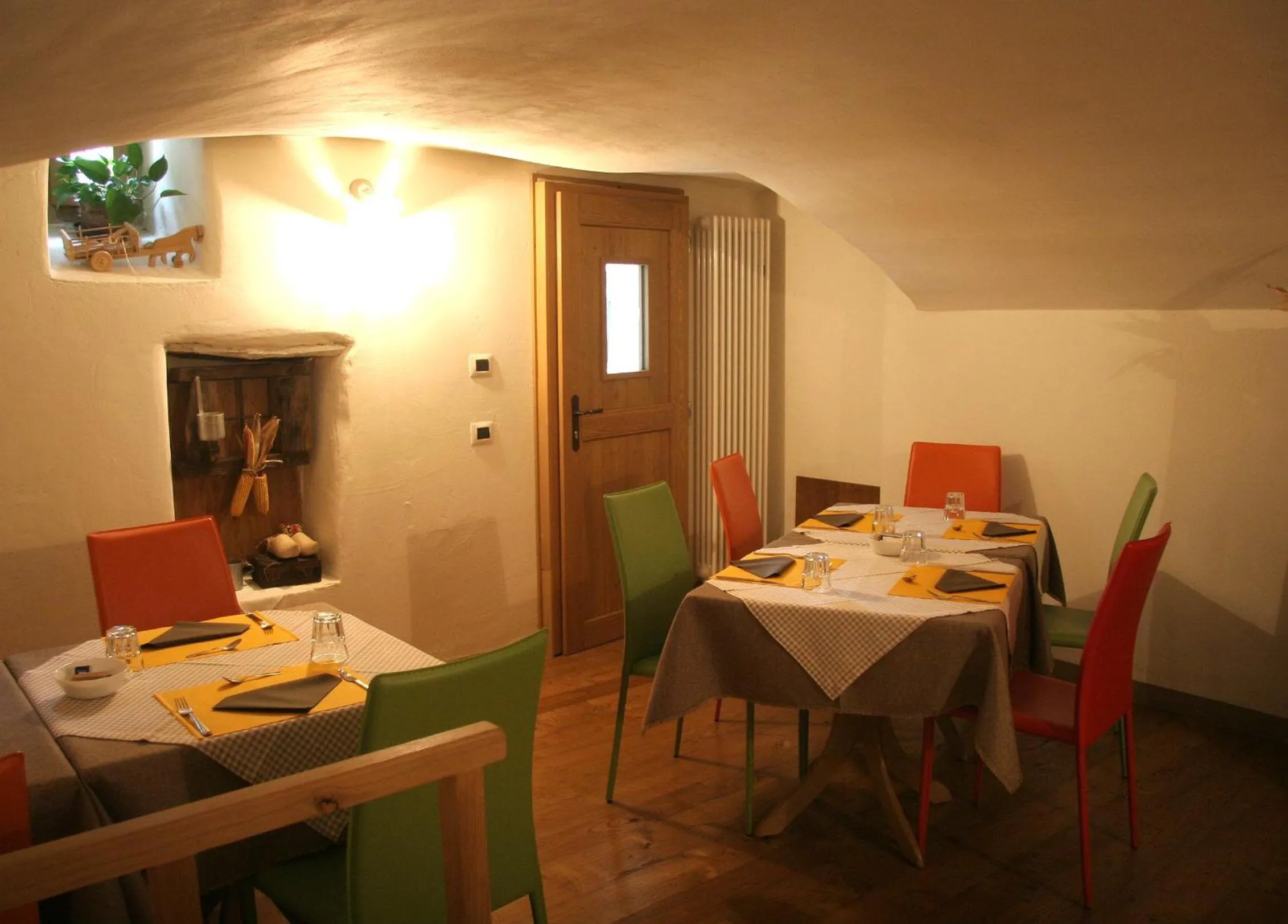 Communal lounge/ TV room in Ostello del Castello Tirano