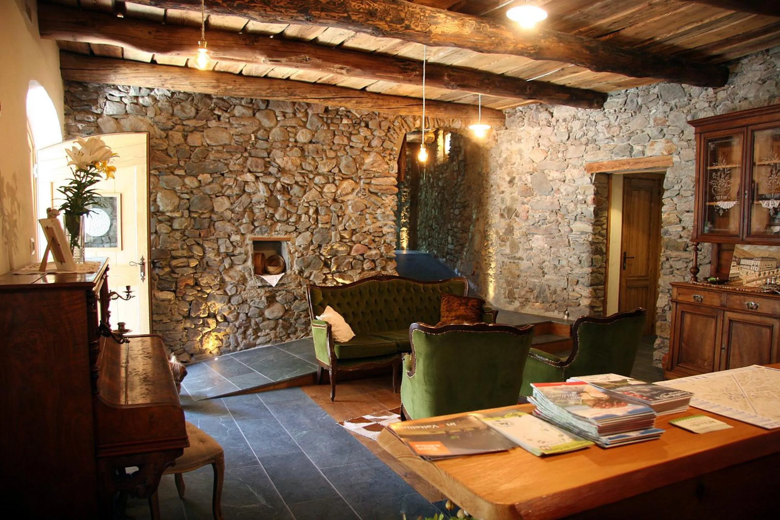Lobby or reception in Ostello del Castello Tirano