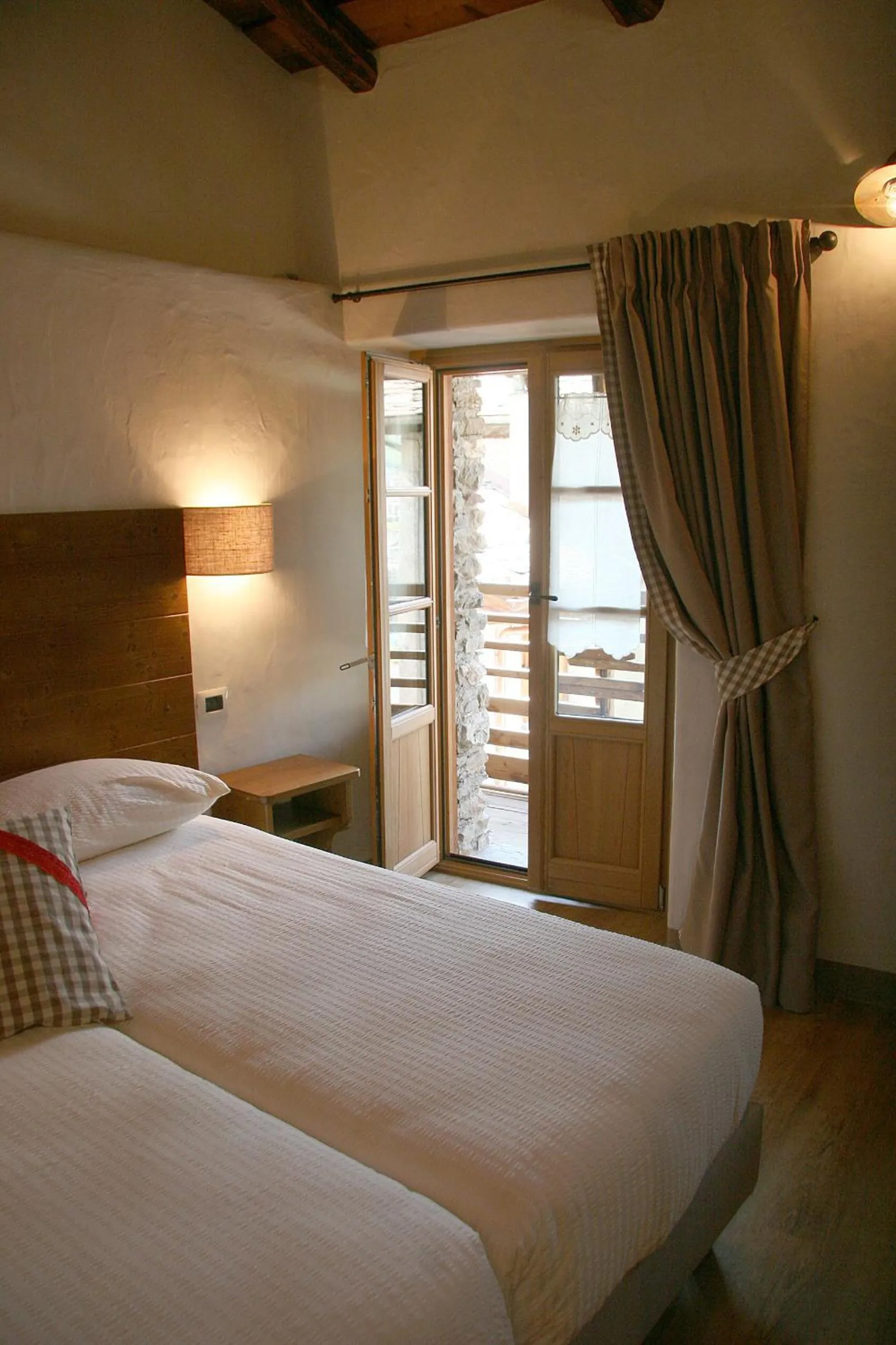 Day, Bed in Ostello del Castello Tirano