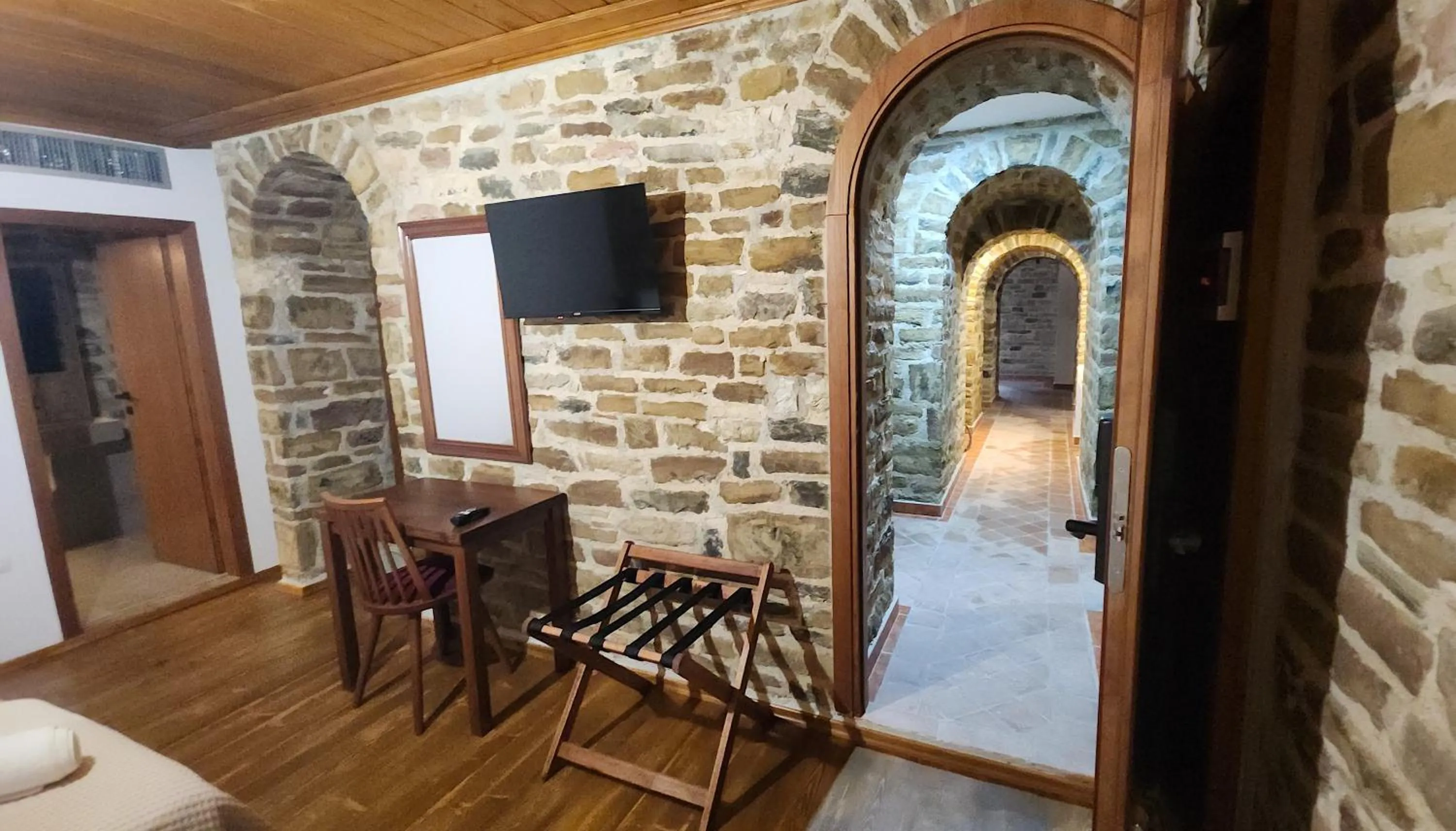 TV and multimedia in Bizant House Boutique Hotel