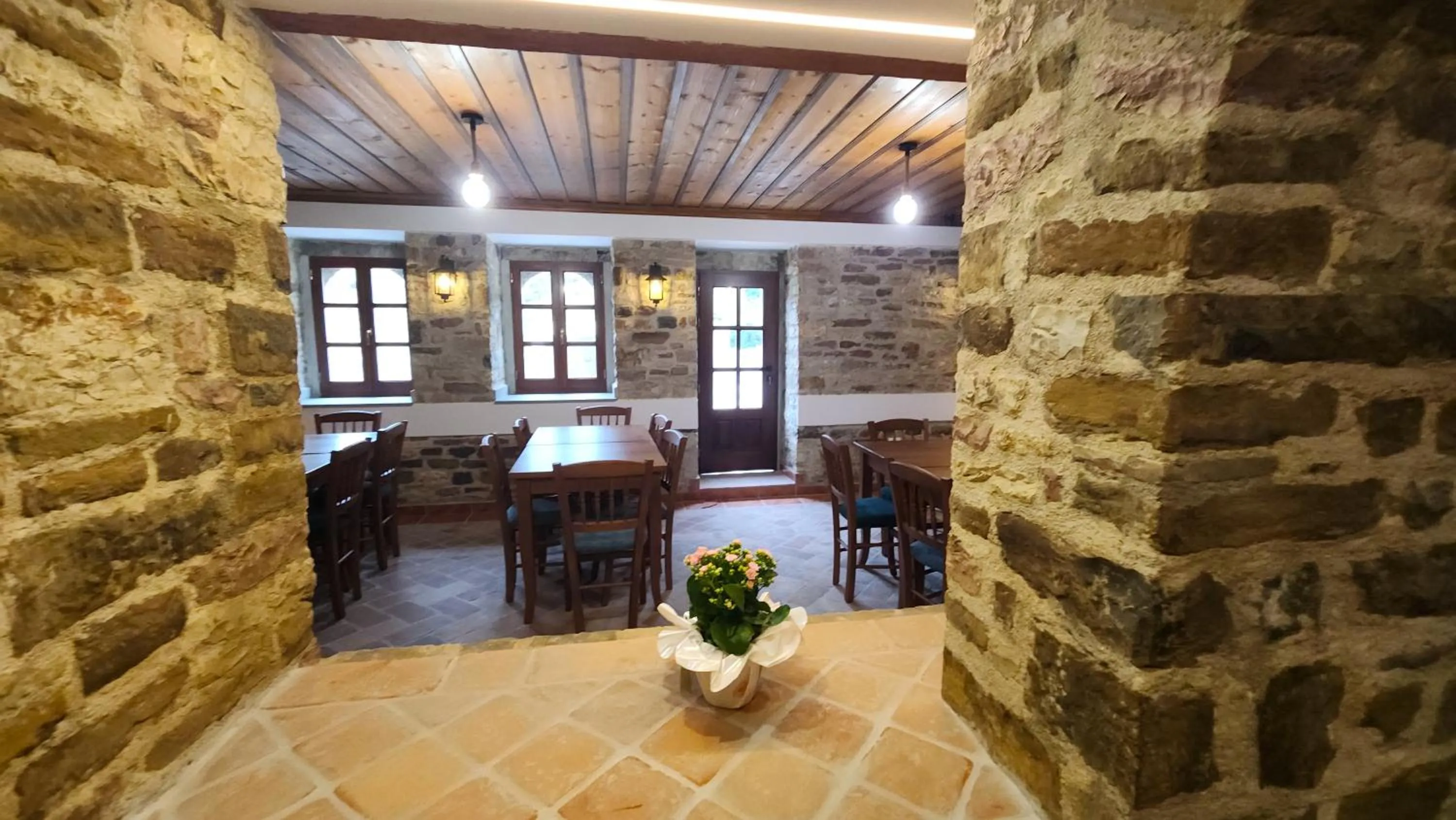 Restaurant/places to eat in Bizant House Boutique Hotel