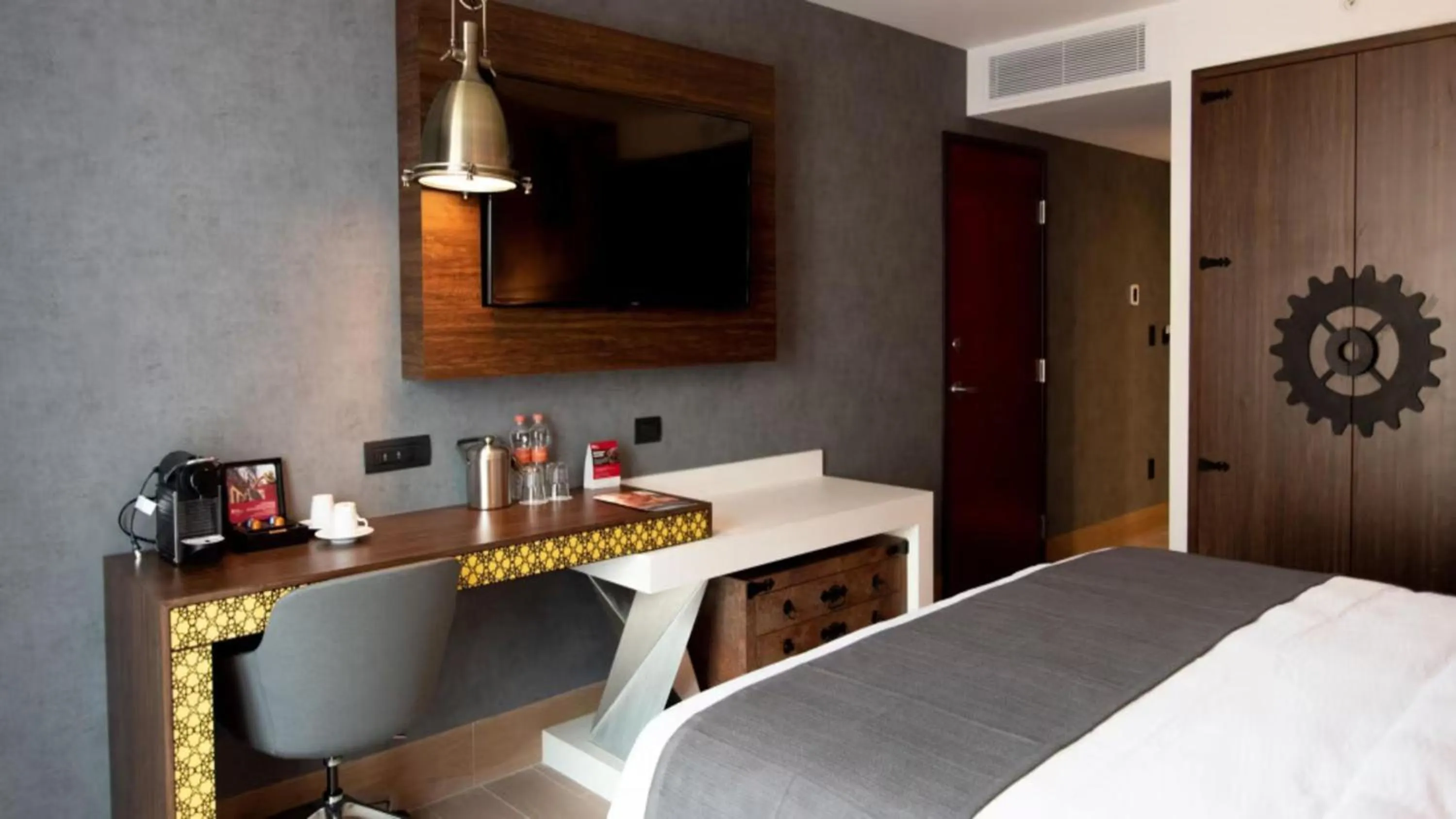 Photo of the whole room, Bed in Hotel Indigo Bridgetown Barbados by IHG