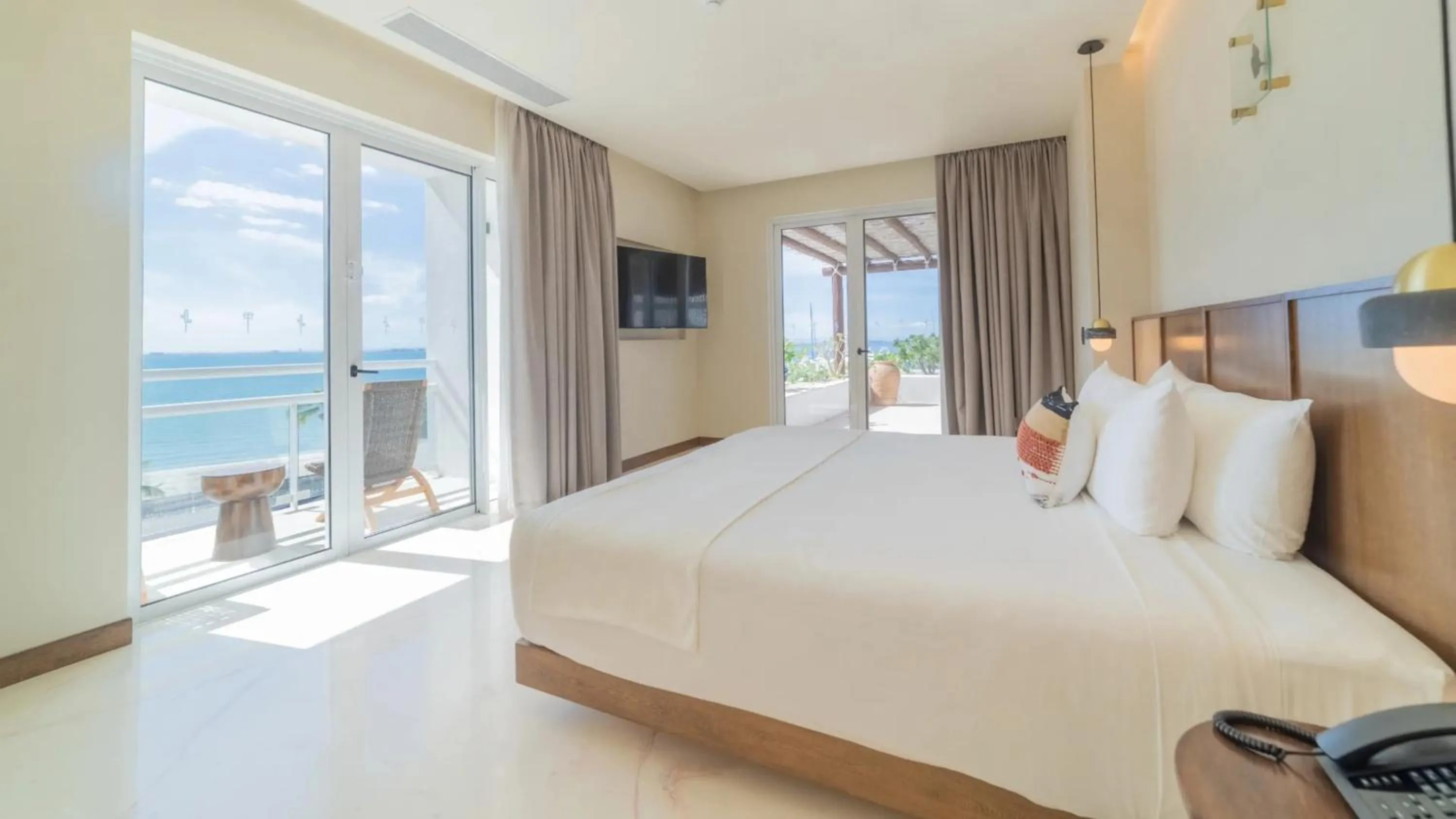 Photo of the whole room, Bed in Hotel Indigo Bridgetown Barbados by IHG