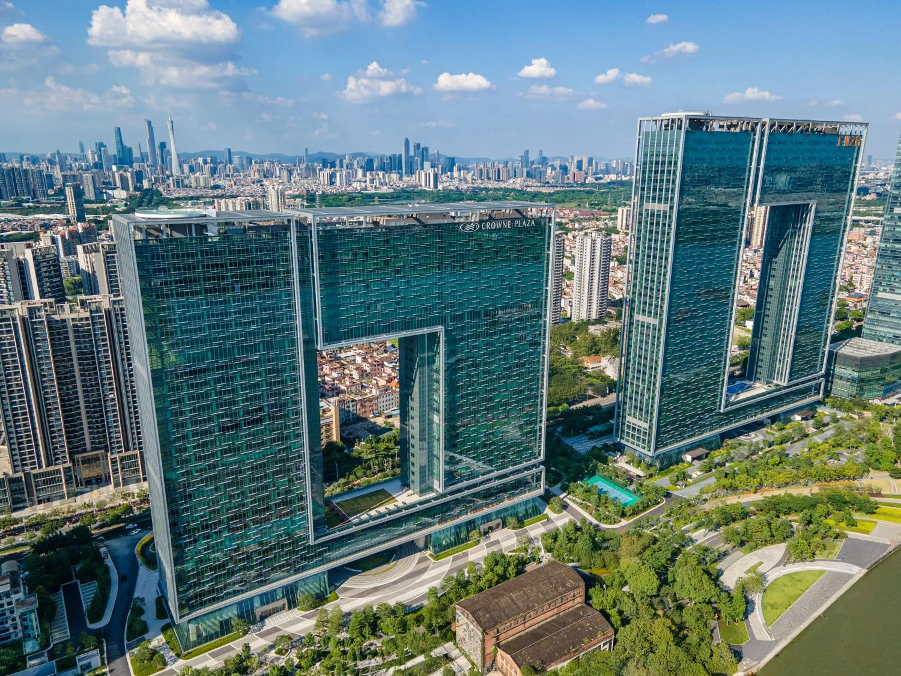 Property building in Crowne Plaza Guangzhou Window of Canton