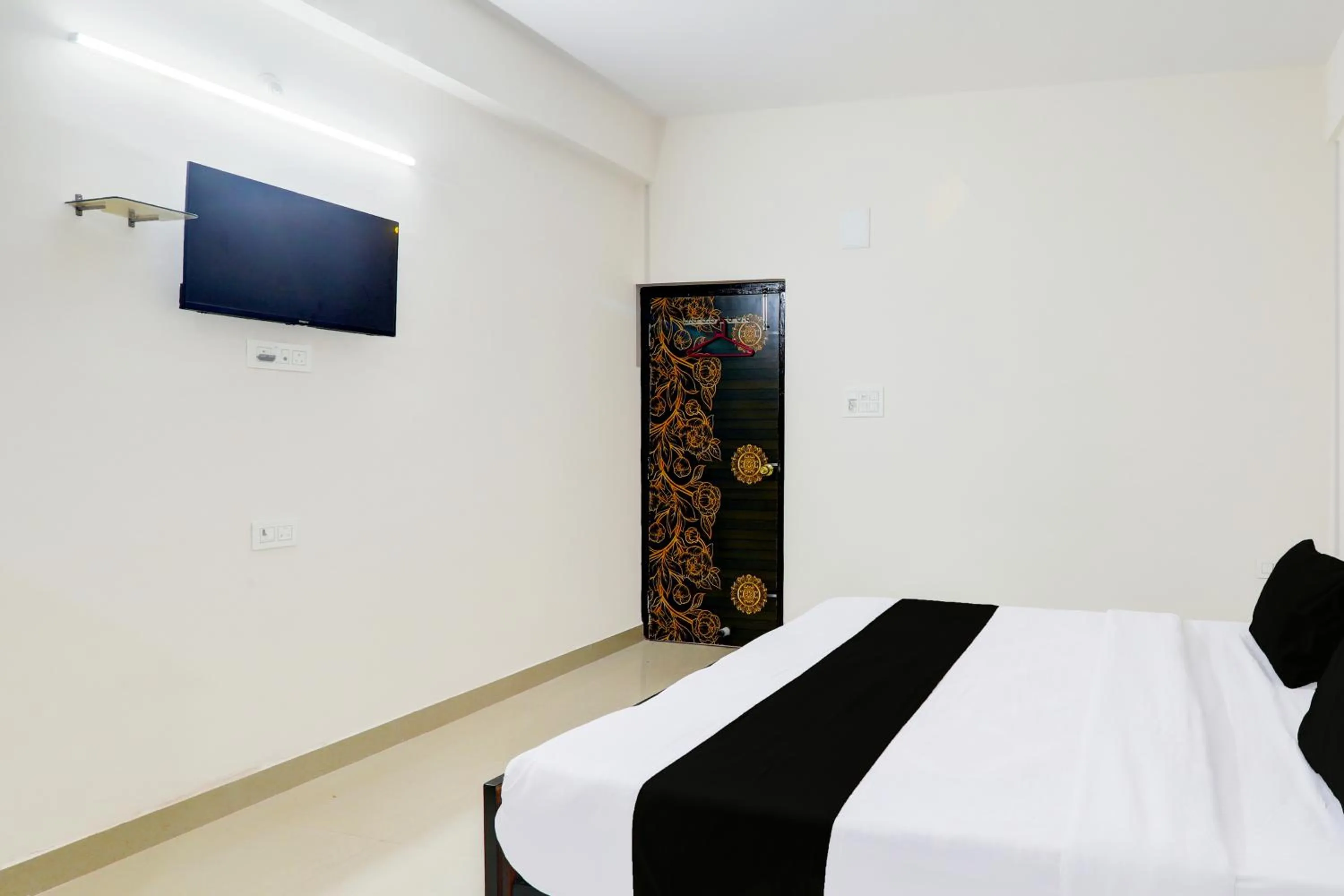 Bedroom, Bed in Collection O Patna Pathri Ghat