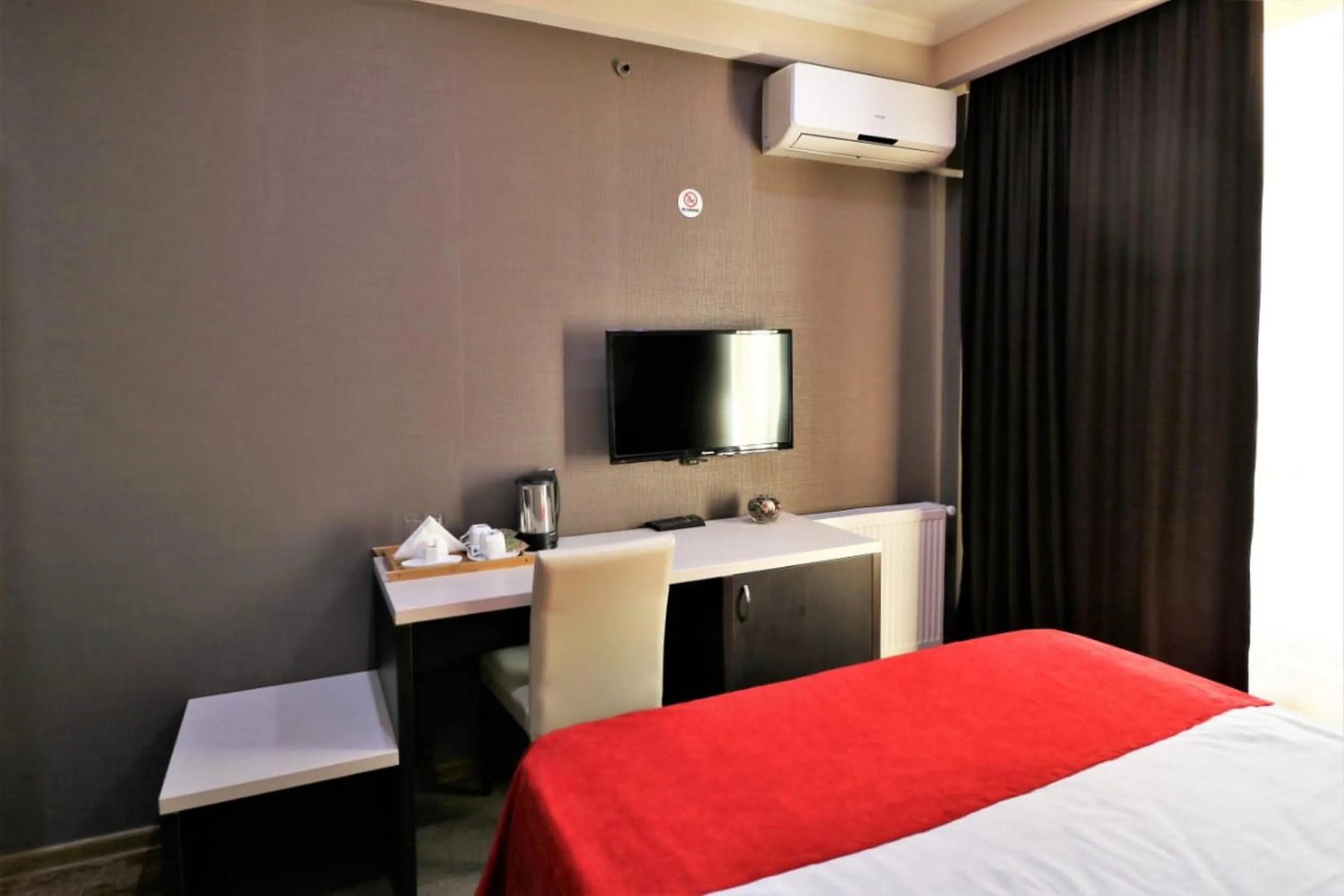 TV and multimedia, Bed in East Gate Boutique Hotel
