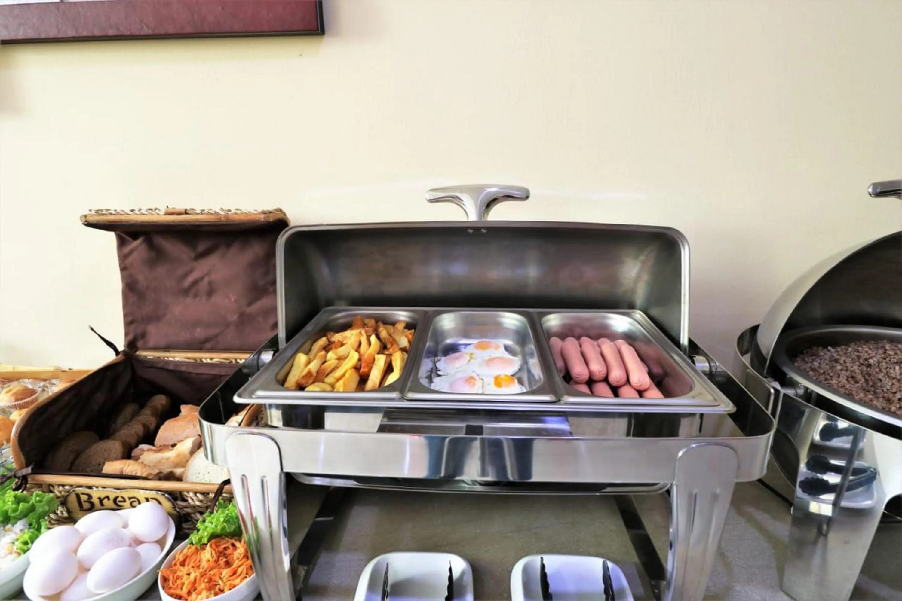 Food and drinks in East Gate Boutique Hotel